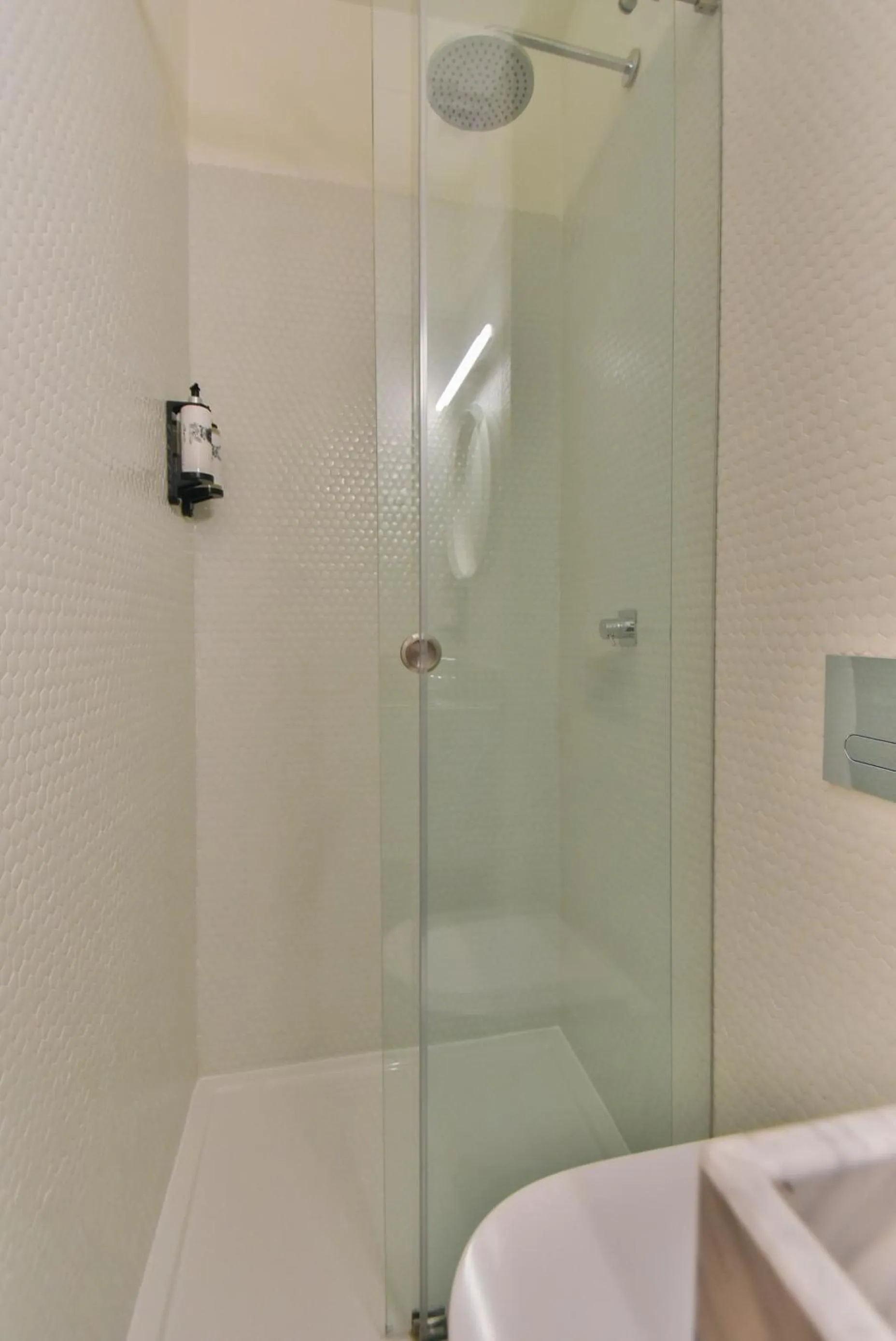 Shower in Republica 157 Guest House