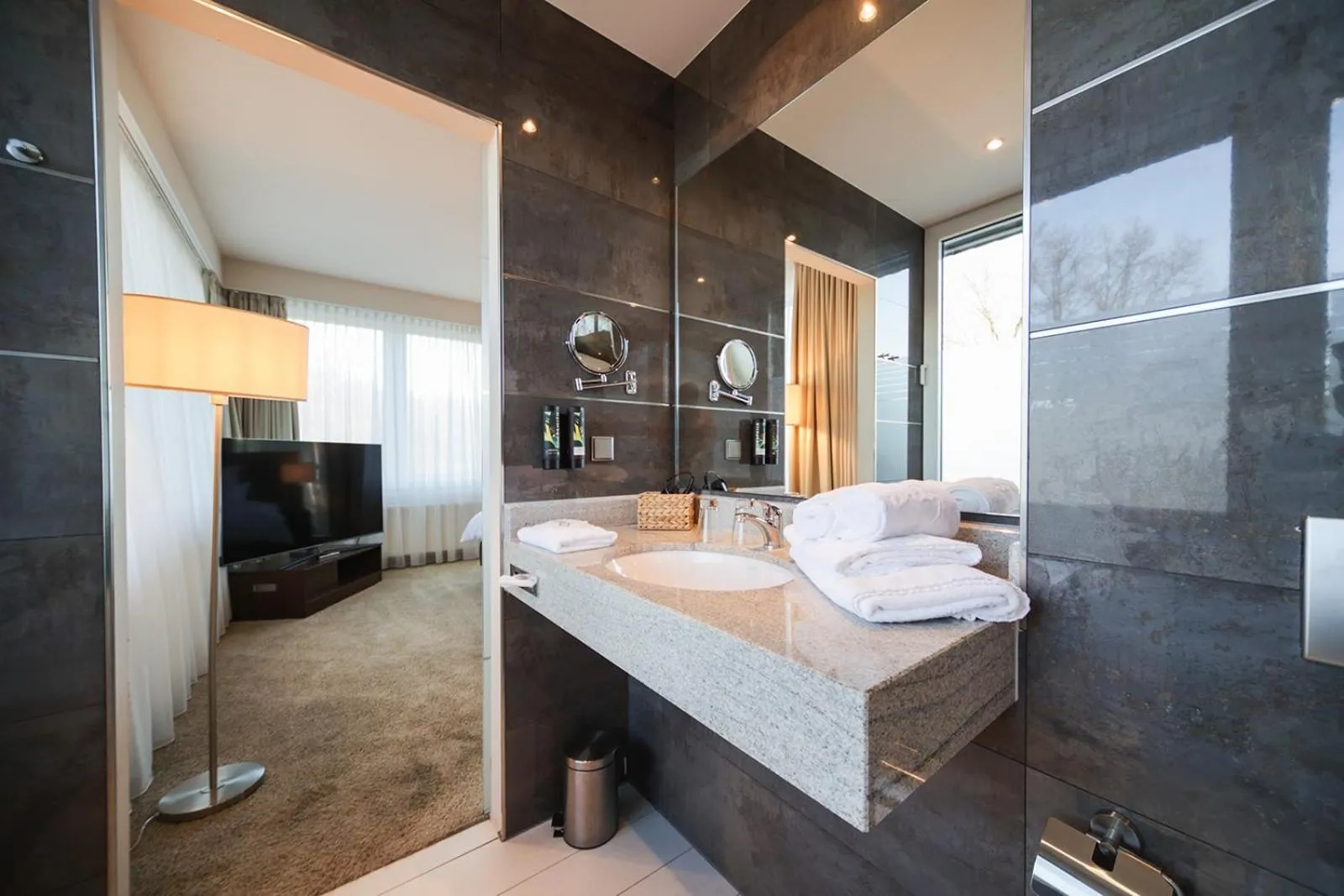 Bed in l'Arrivée Hotel & Spa