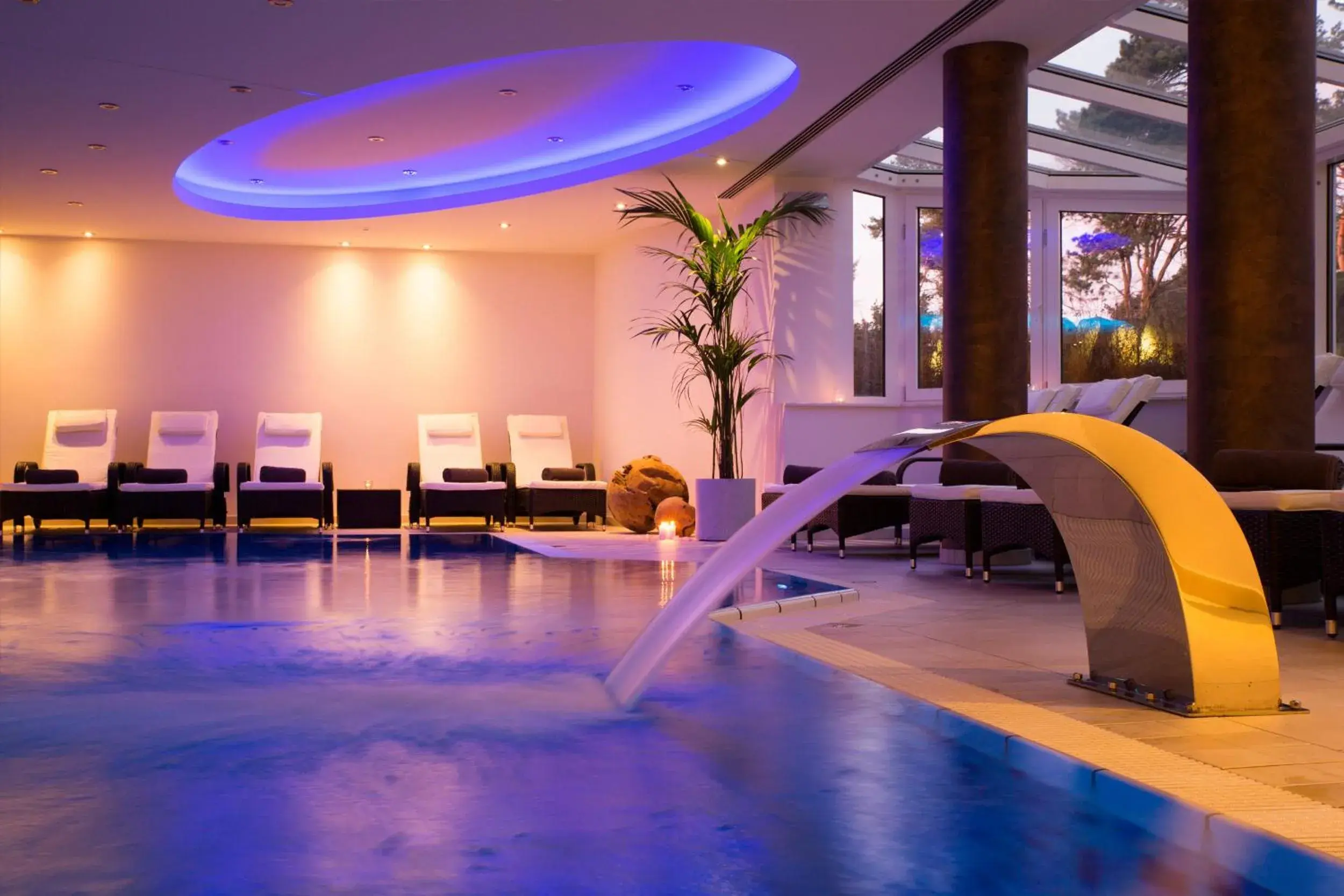 Swimming pool in l'Arrivée Hotel & Spa Swimming pool in l'Arrivée Hotel & Spa