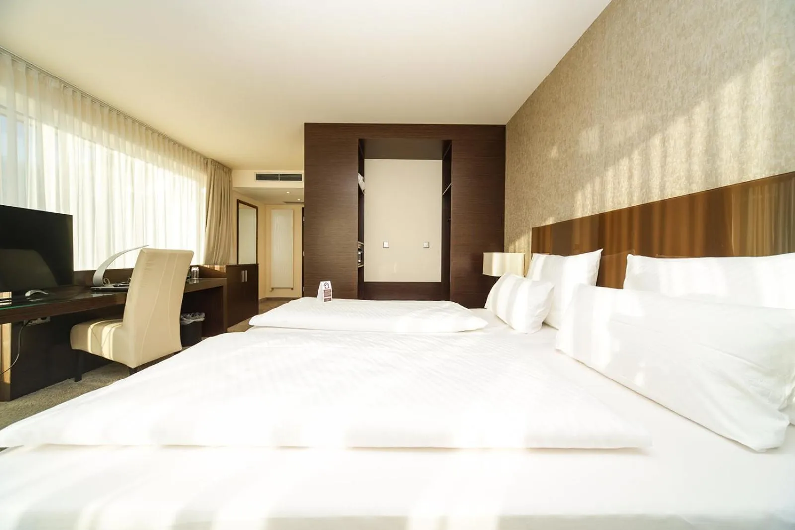 Bed in l'Arrivée Hotel & Spa