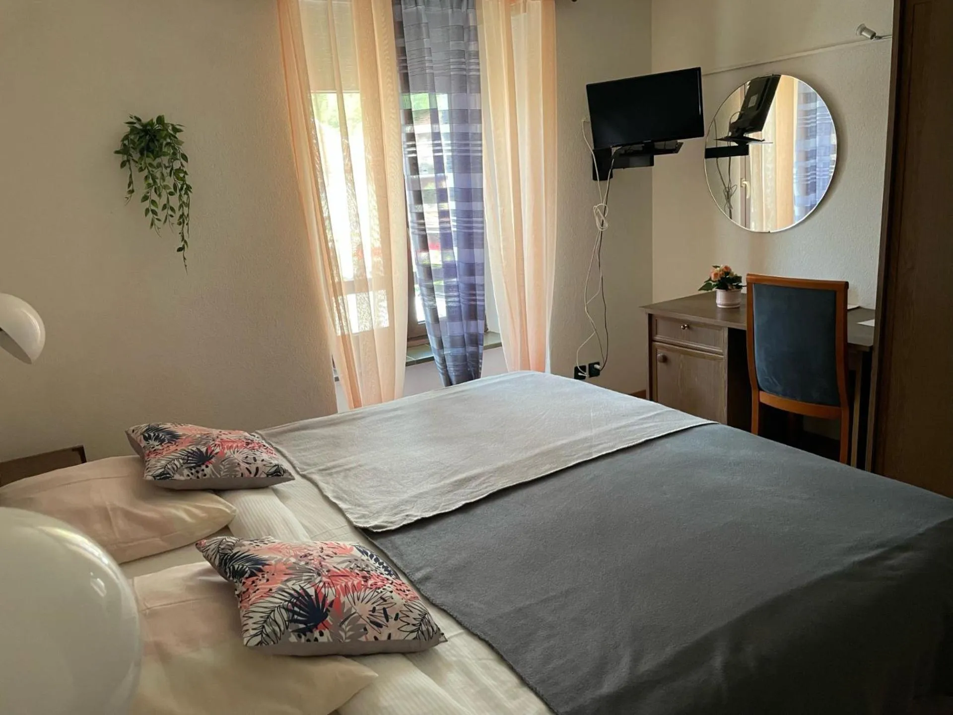 Bed in Hôtel La Fontaine