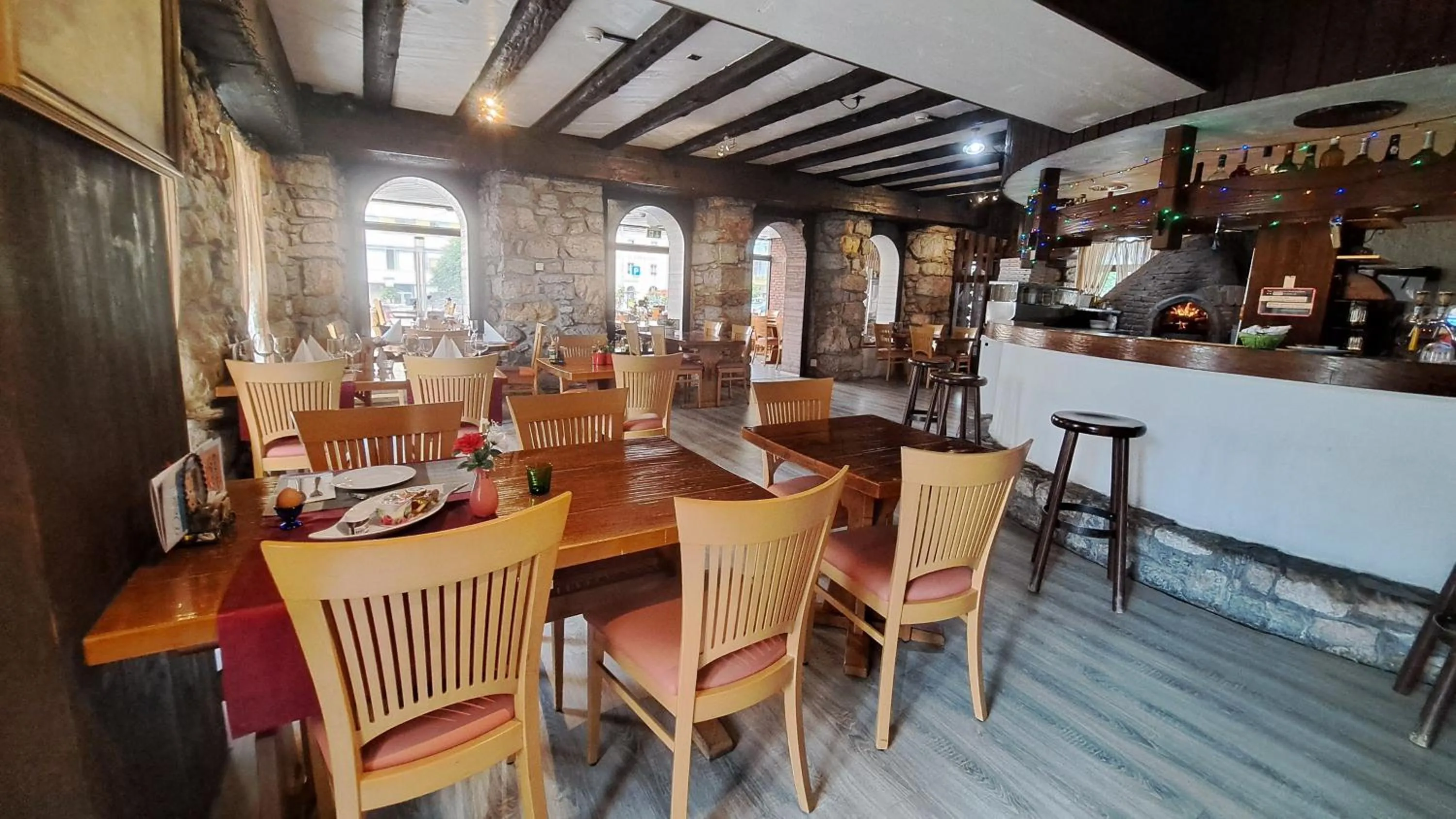 Restaurant/places to eat in Hôtel La Fontaine