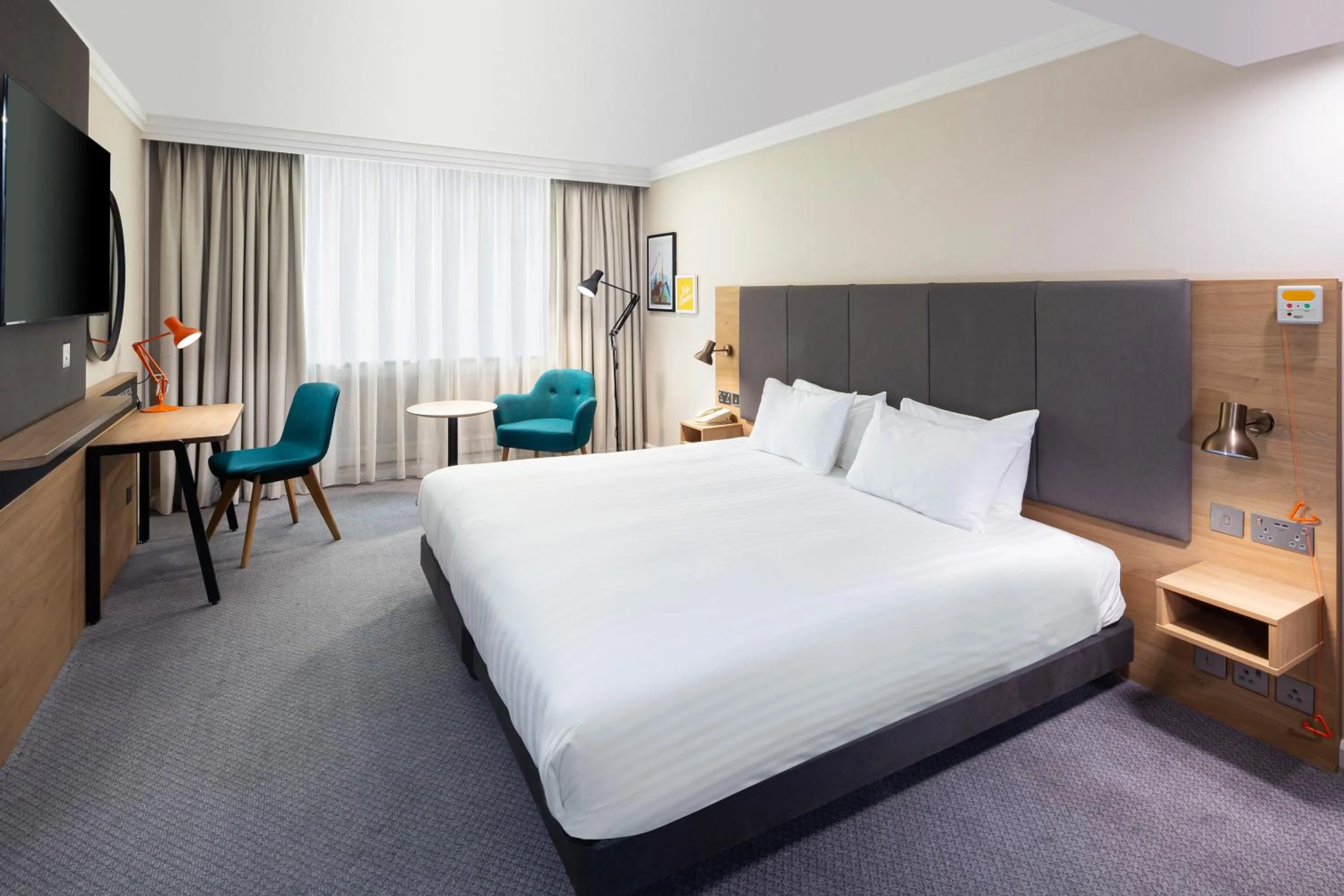 Bed in Holiday Inn Aylesbury by IHG