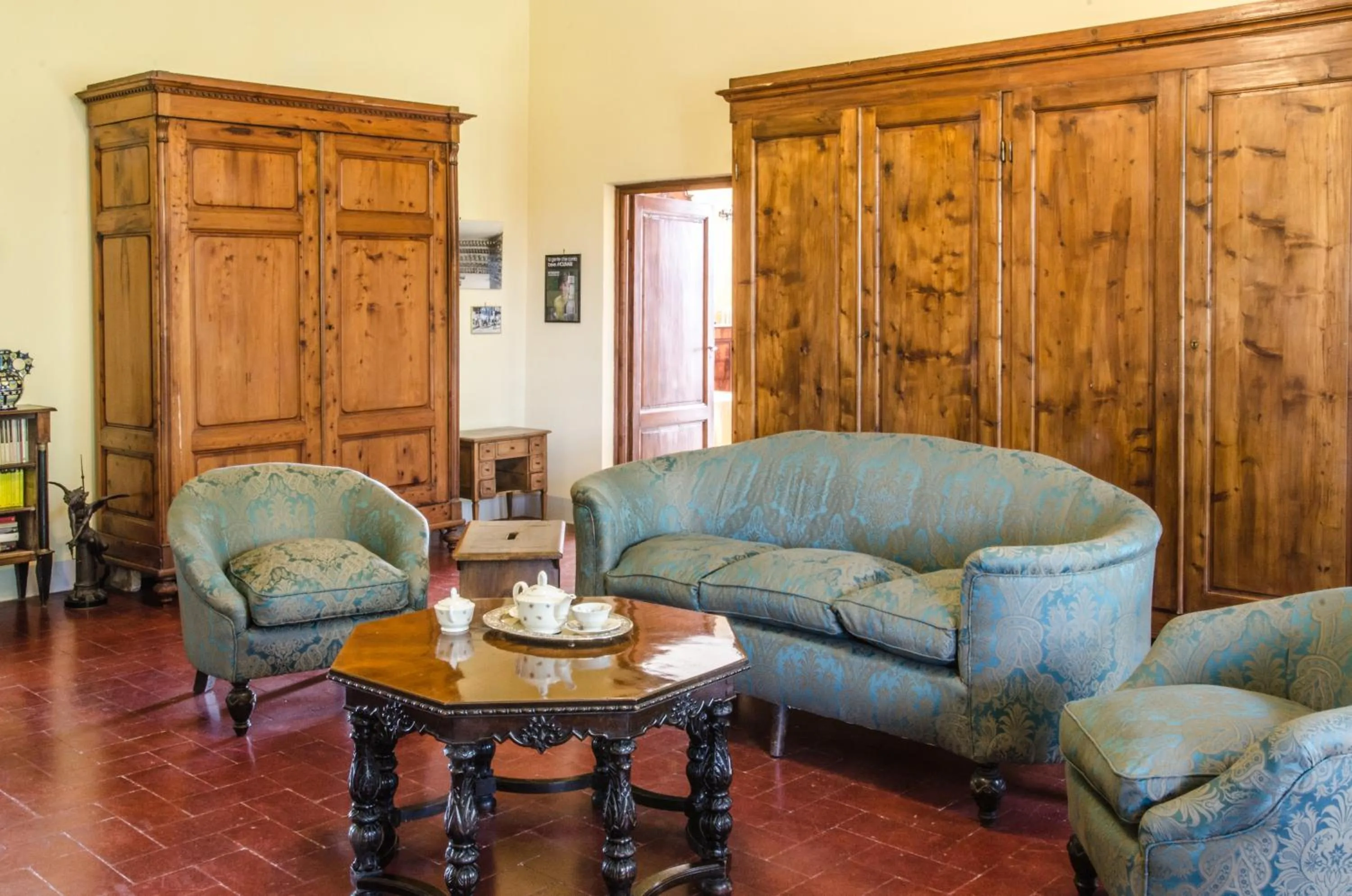 Communal lounge/ TV room in Villa La Piccioncina Firenze