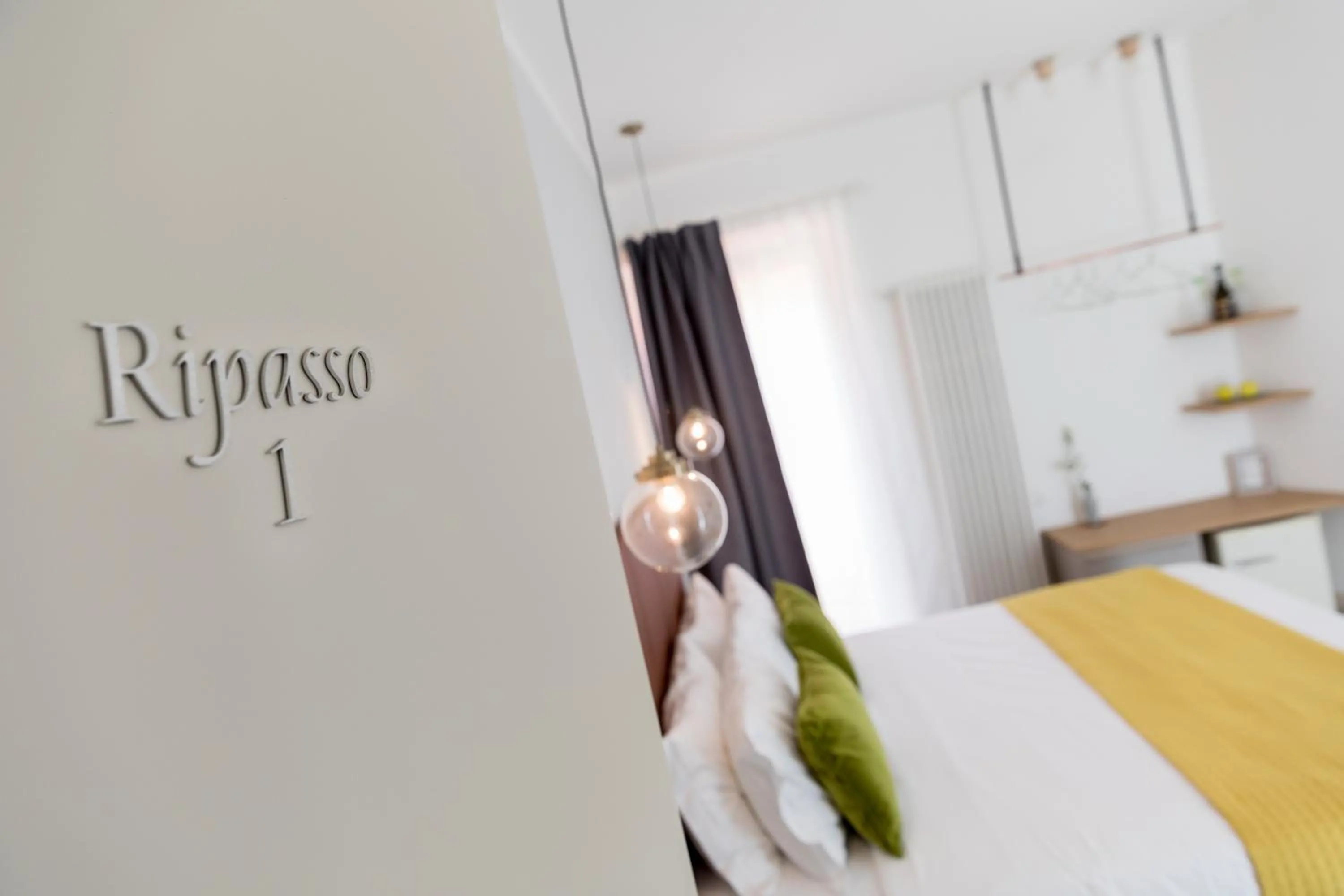 Deluxe Double Room (2 Adults + 1 Child) - single occupancy in Benaco36