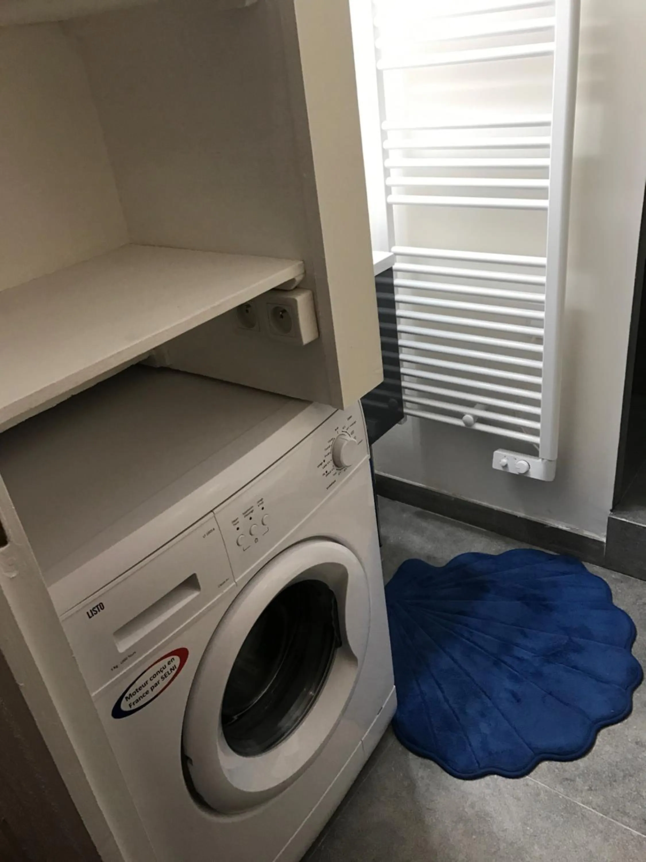 Les cigales de la mer Place de la libération