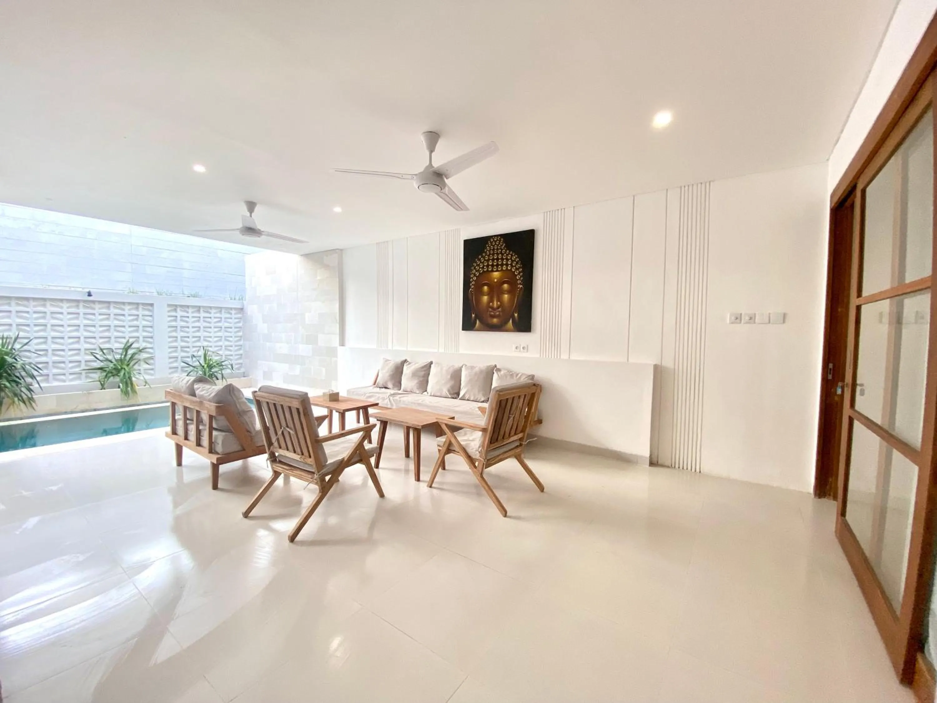 Library in Villa Harmony - Residence