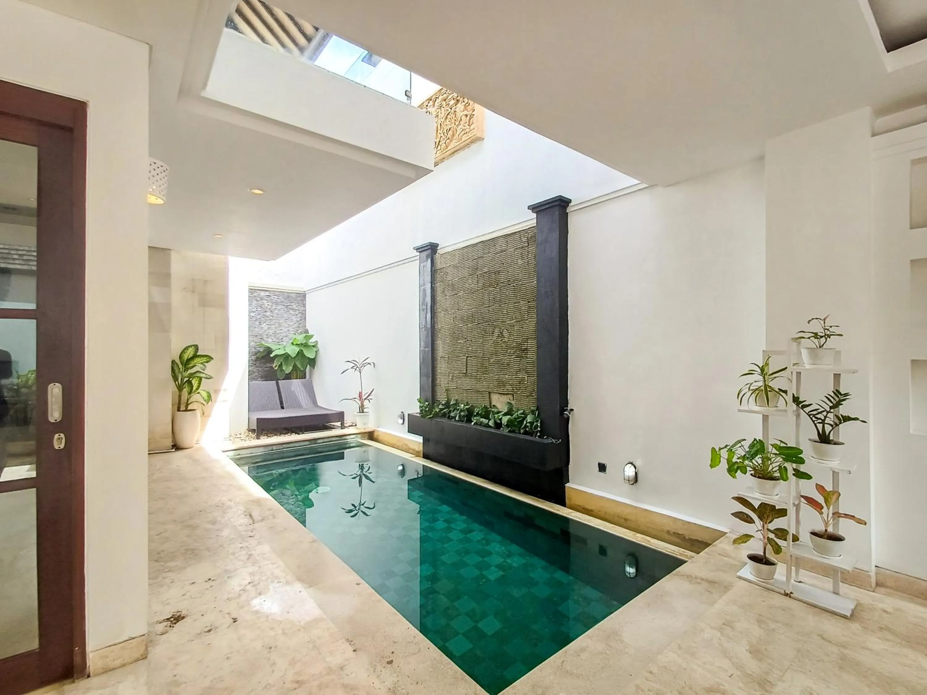 Swimming pool in Villa Harmony - Residence