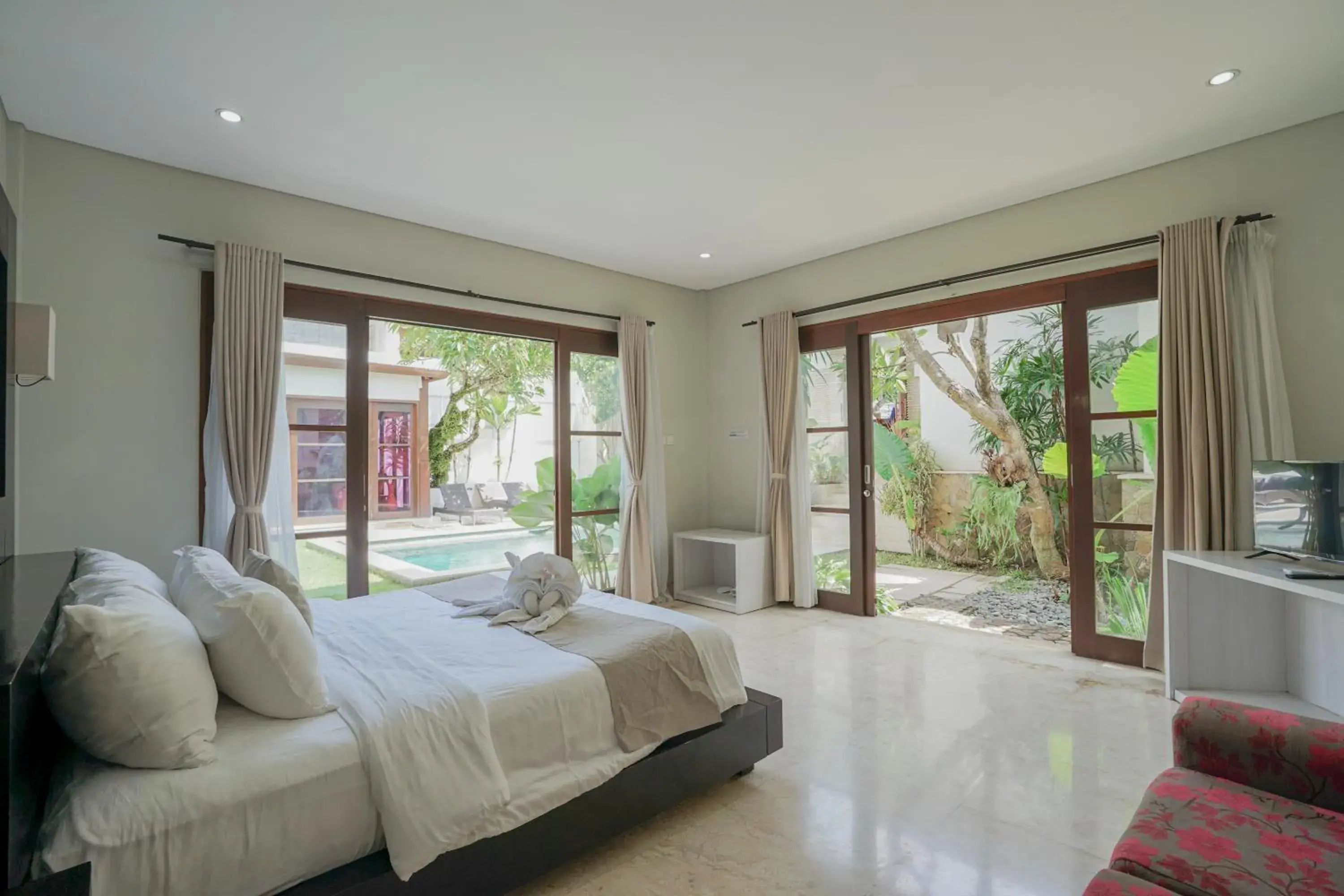 Six-Bedroom Villa with Garden and Pool in Villa Harmony - Residence Six-Bedroom Villa with Garden and Pool in Villa Harmony - Residence