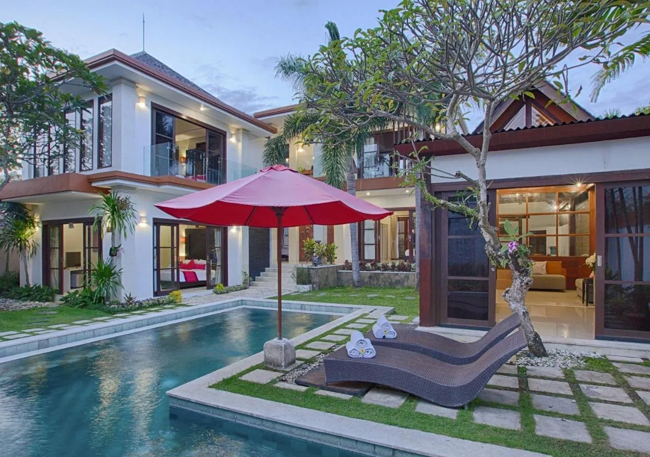 Pool view in Villa Harmony - Residence