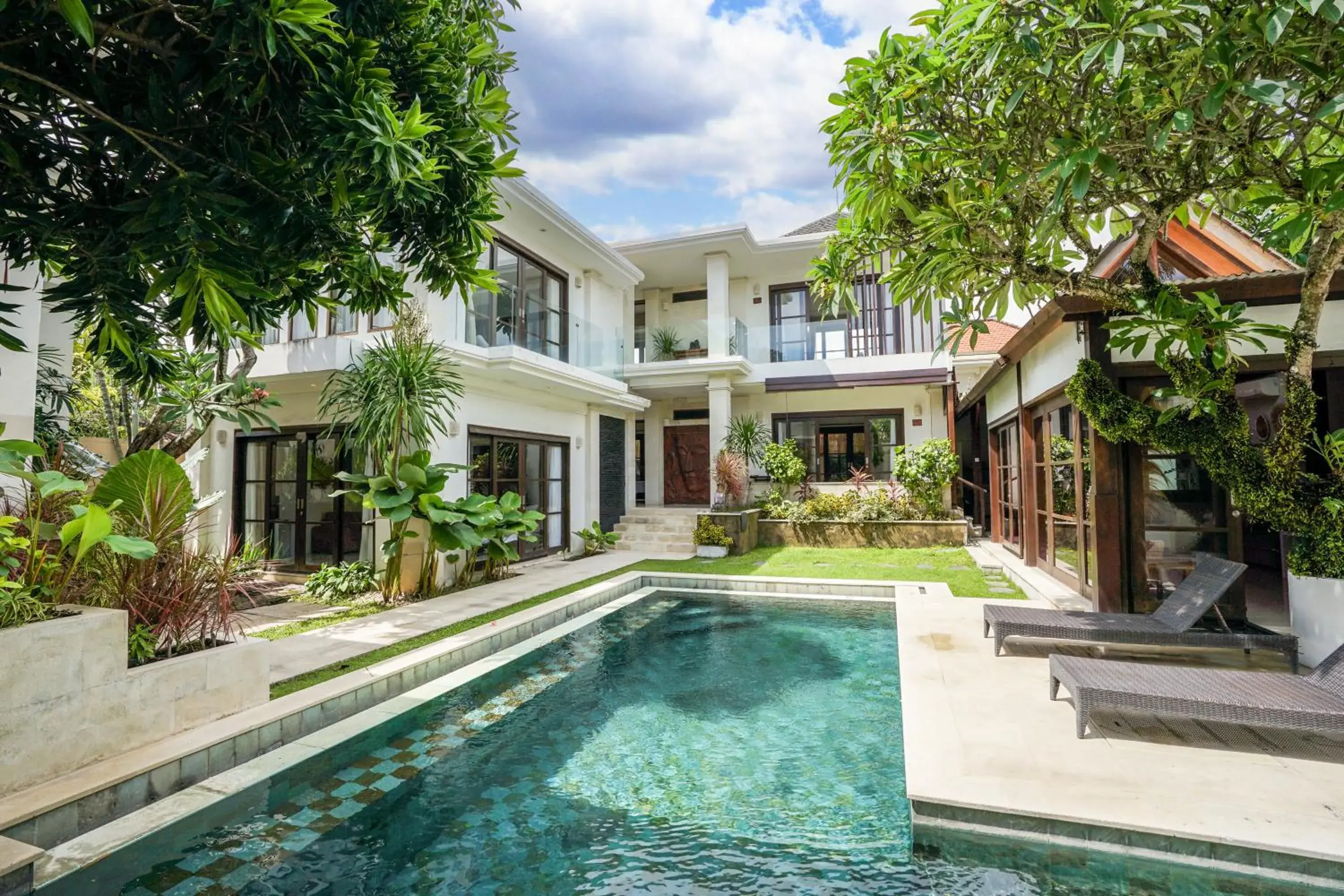 Six-Bedroom Villa with Garden and Pool in Villa Harmony - Residence Six-Bedroom Villa with Garden and Pool in Villa Harmony - Residence