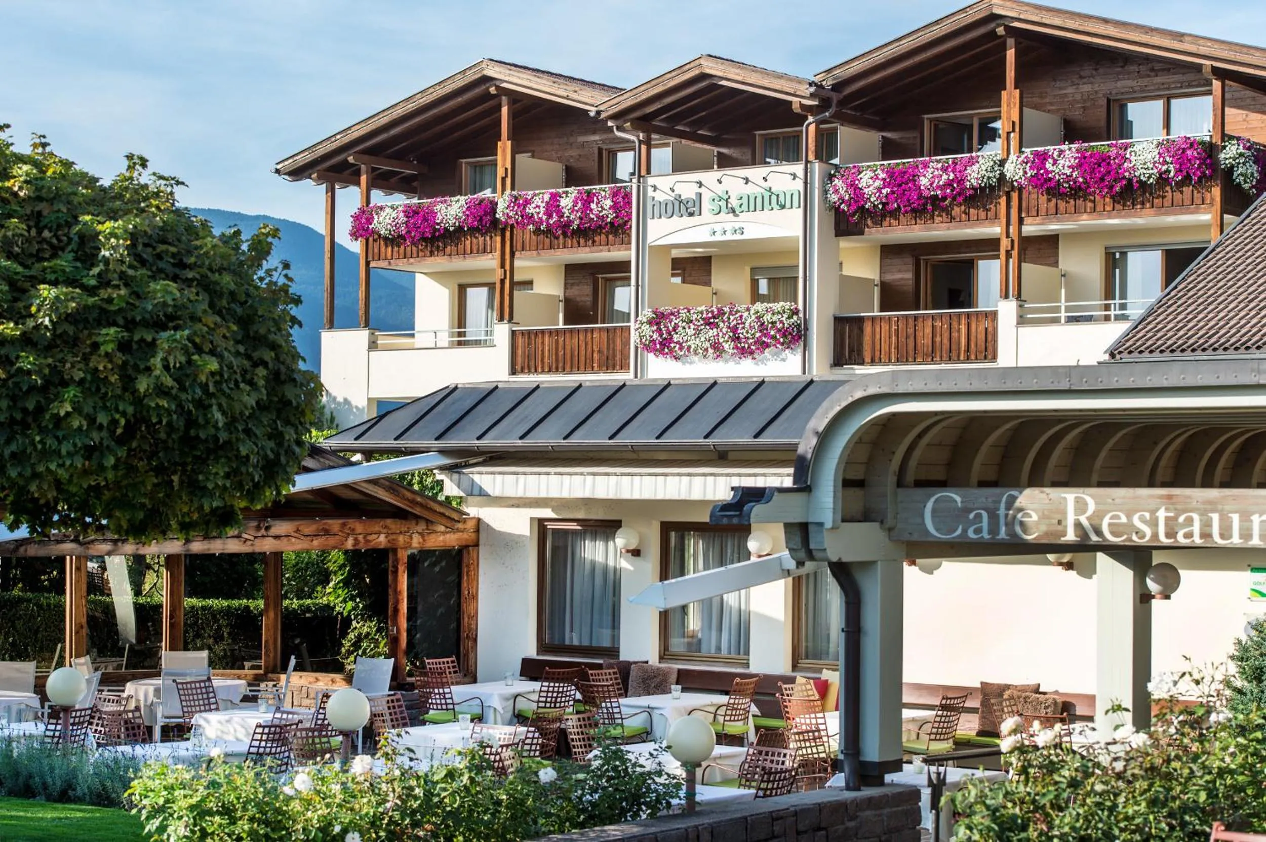 Facade/entrance in Hotel St. Anton