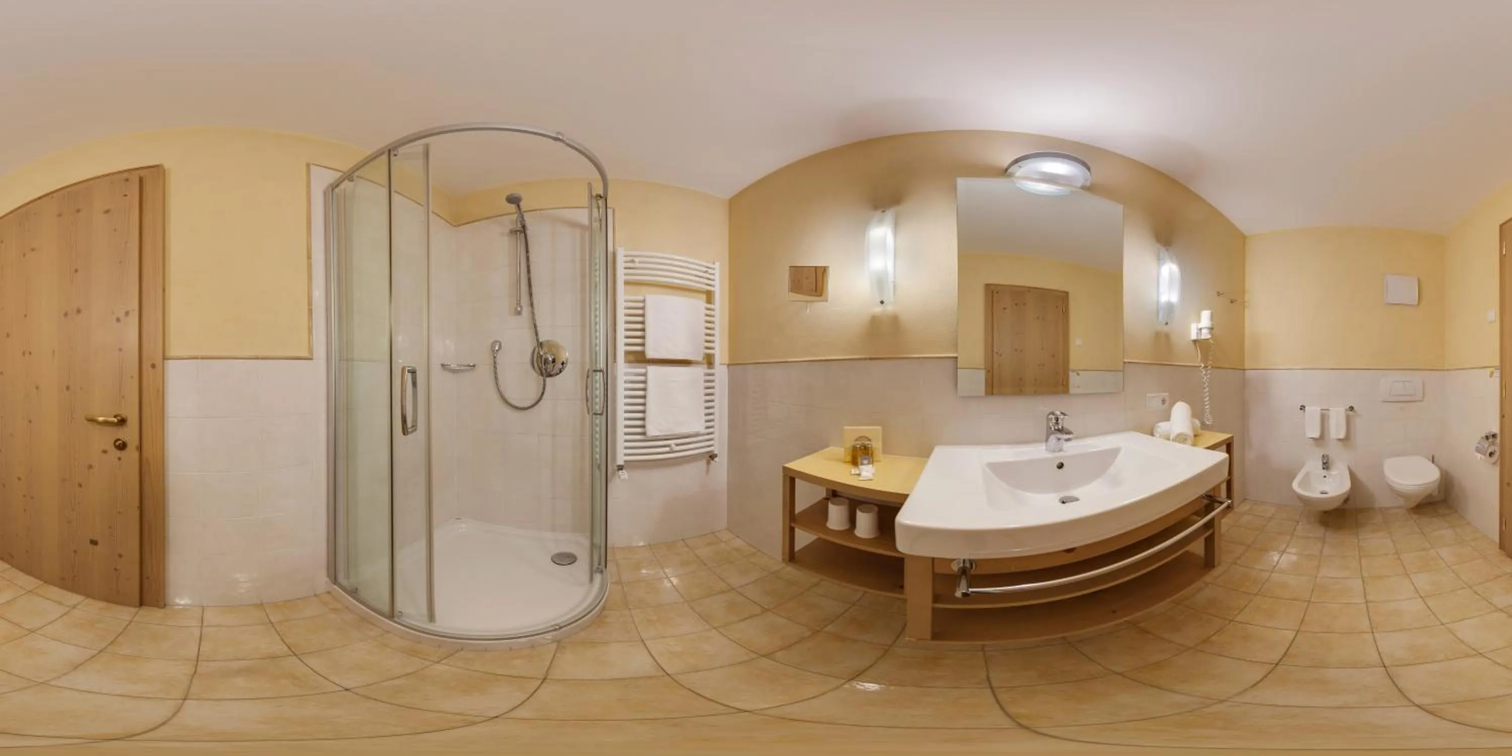 Shower in Hotel St. Anton