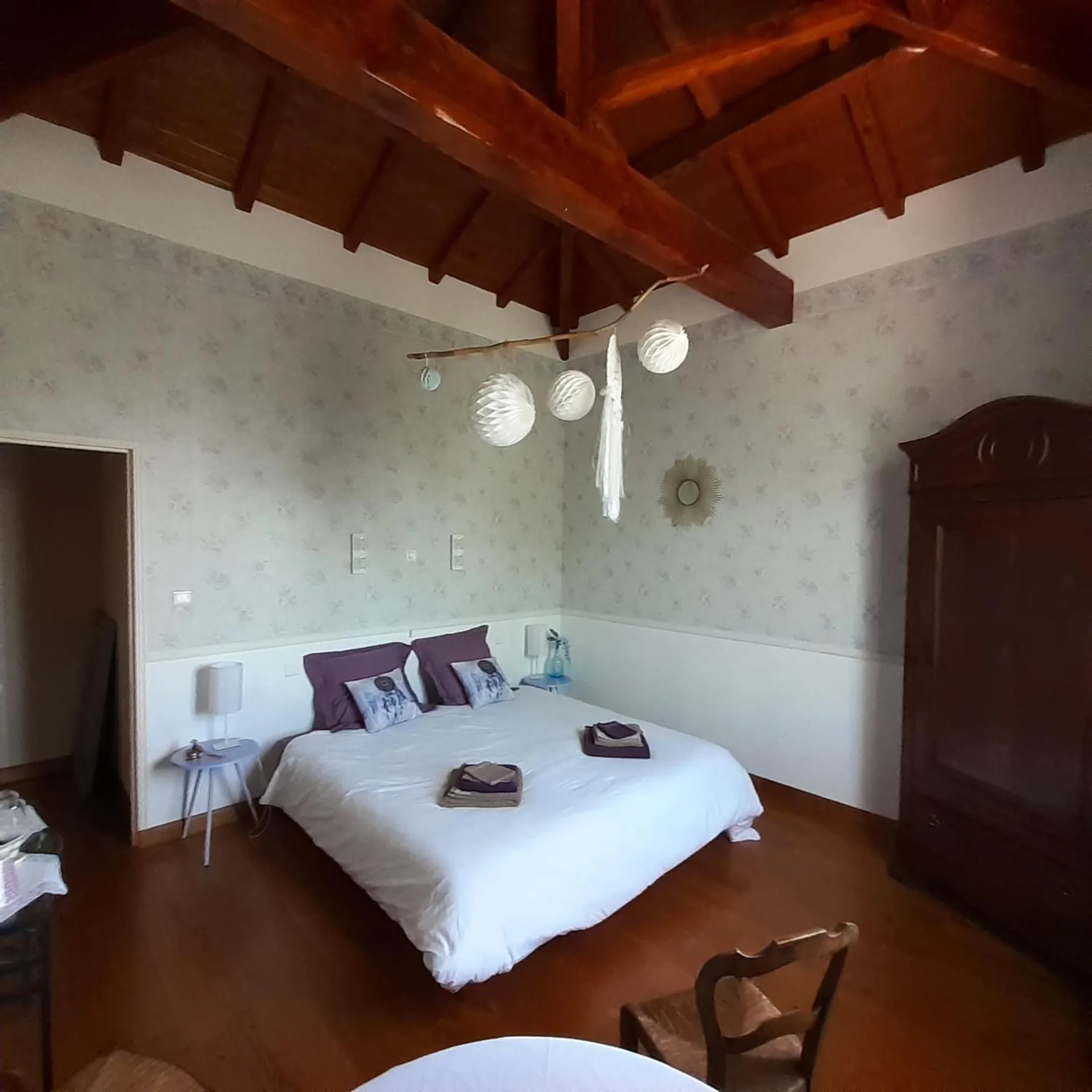 Photo of the whole room, Bed in La Cascadeta