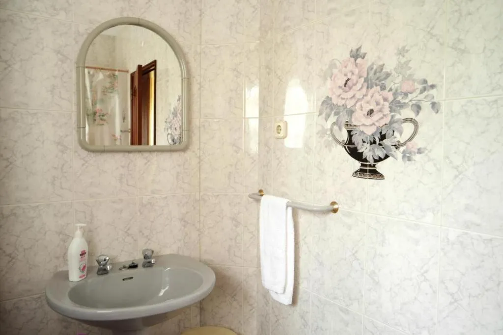 Bathroom in Villa Francesa Guest House