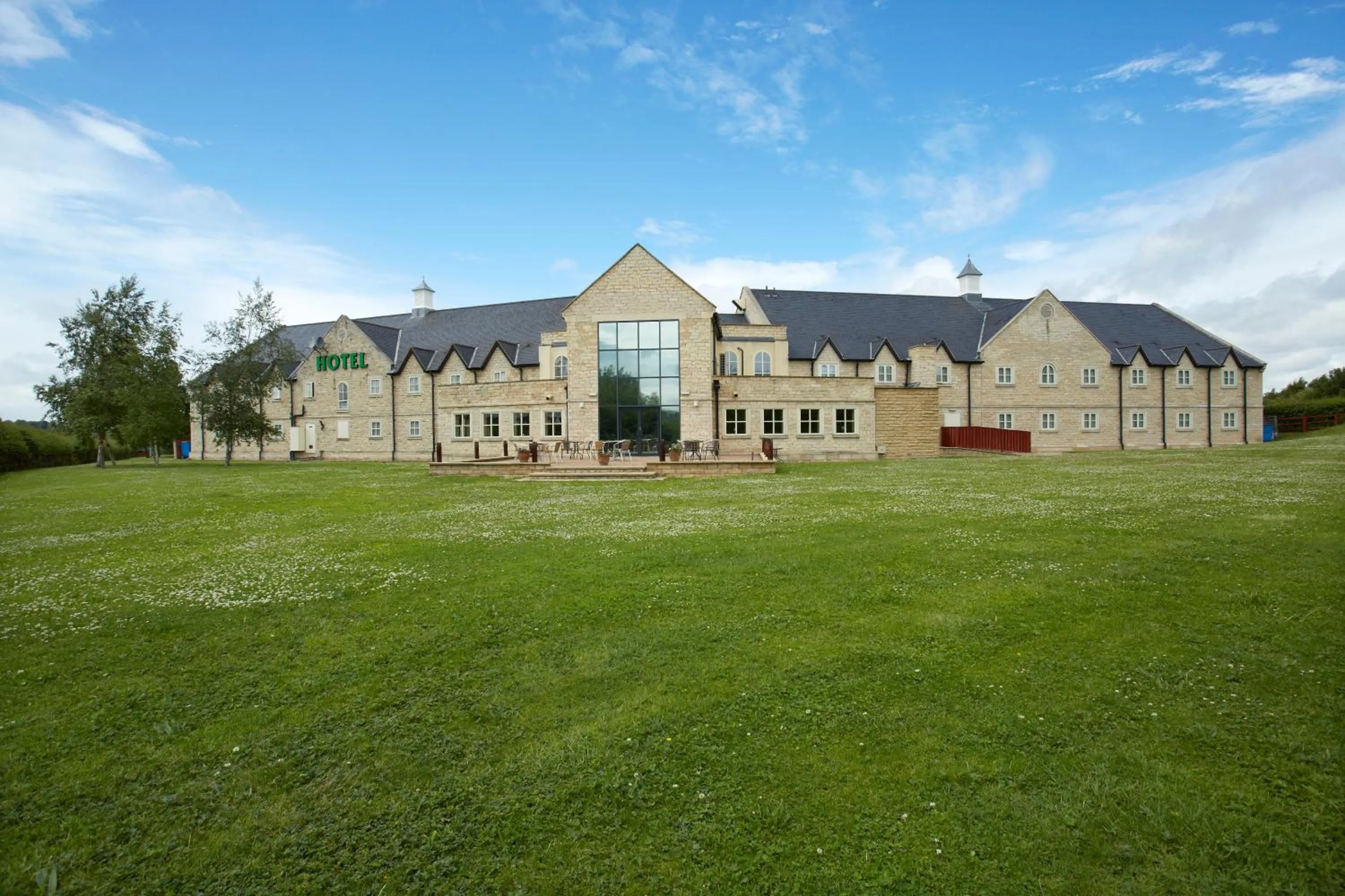 Property building in Best Western Plus Pastures Hotel