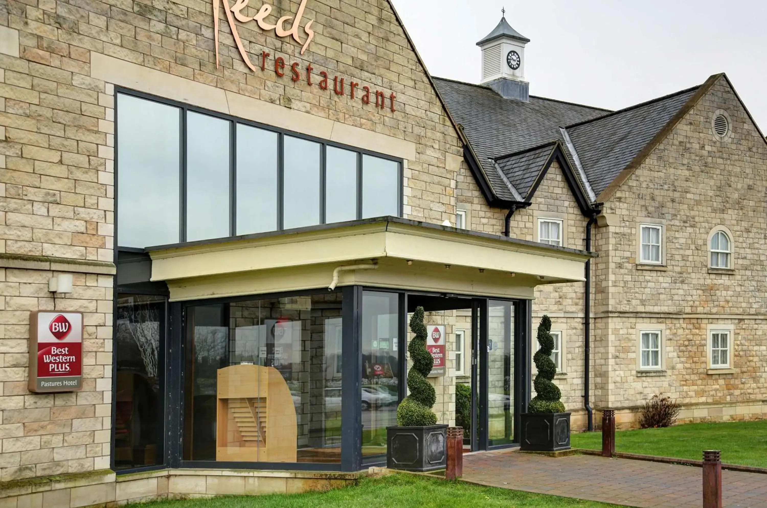 Property building in Best Western Plus Pastures Hotel Property building in Best Western Plus Pastures Hotel