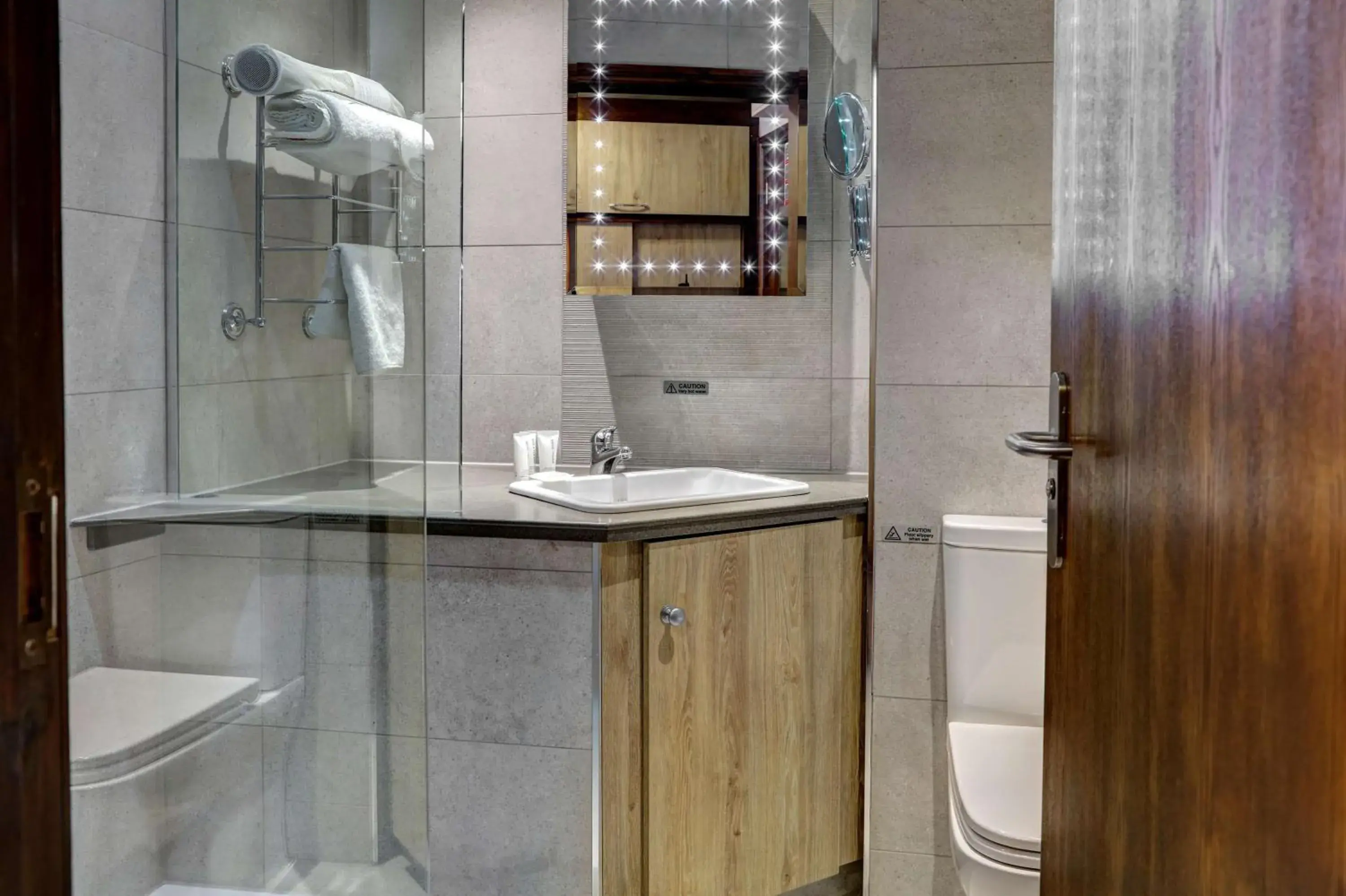 Photo of the whole room in Best Western Plus Pastures Hotel Photo of the whole room in Best Western Plus Pastures Hotel