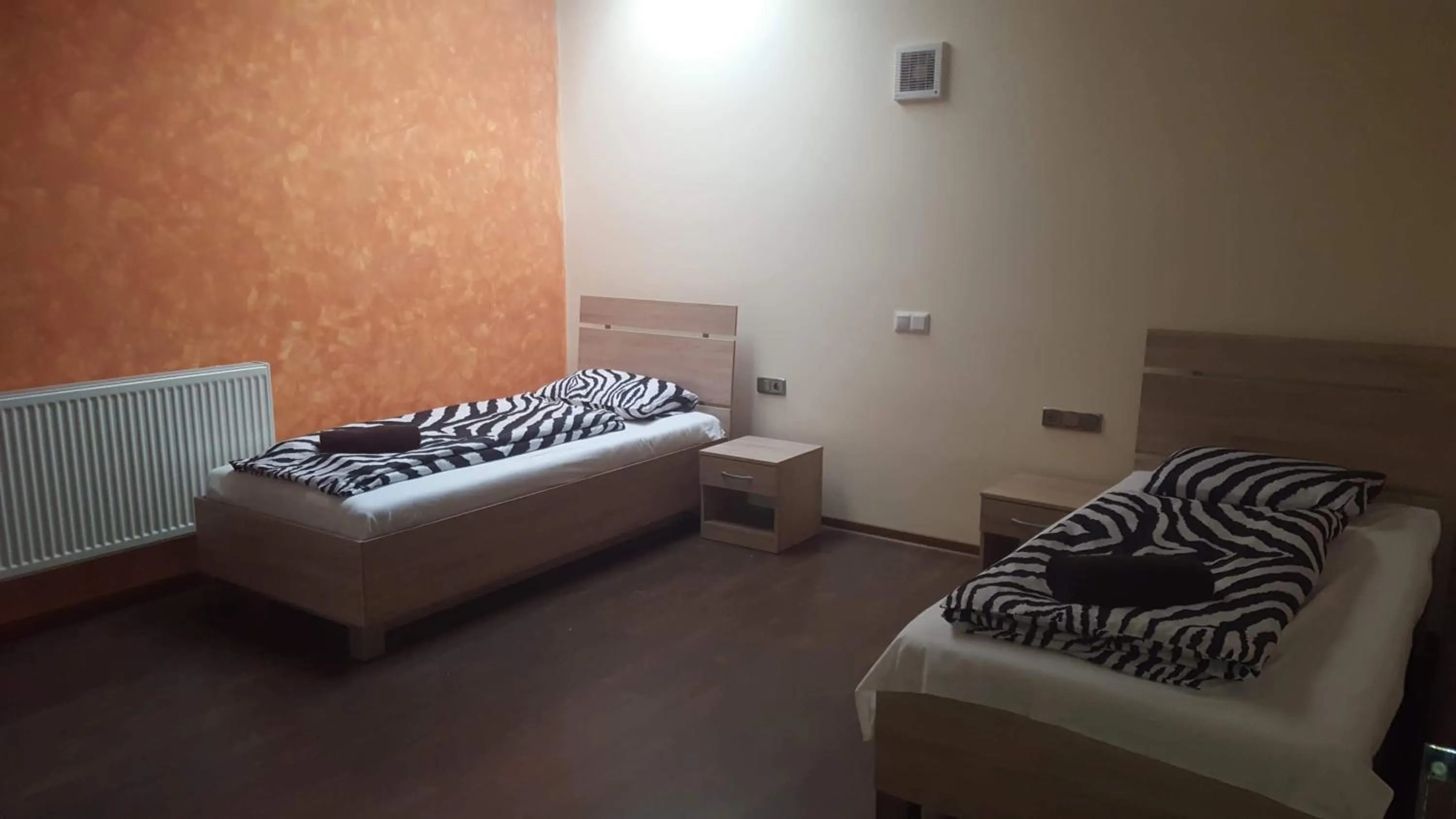 Bed in Korona Panzió