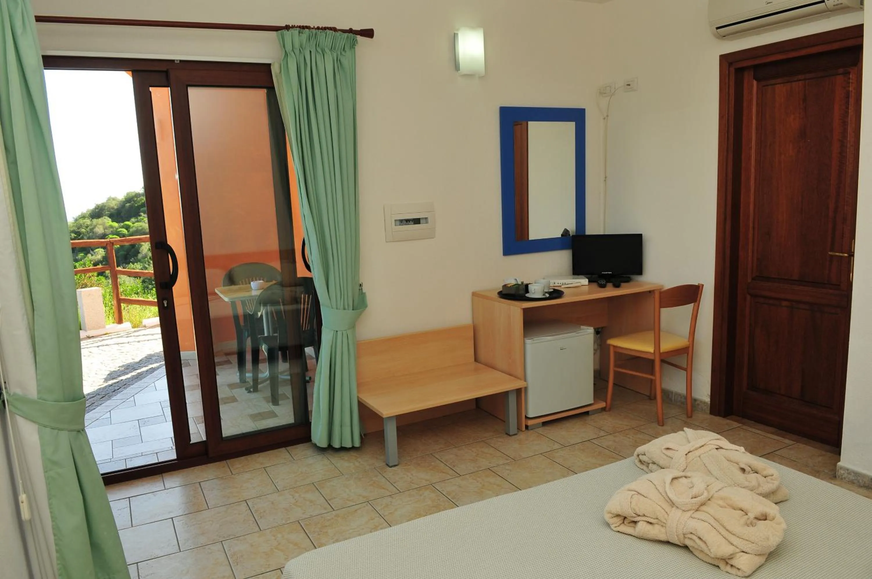 Photo of the whole room, Bed in Hotel Castello Budoni