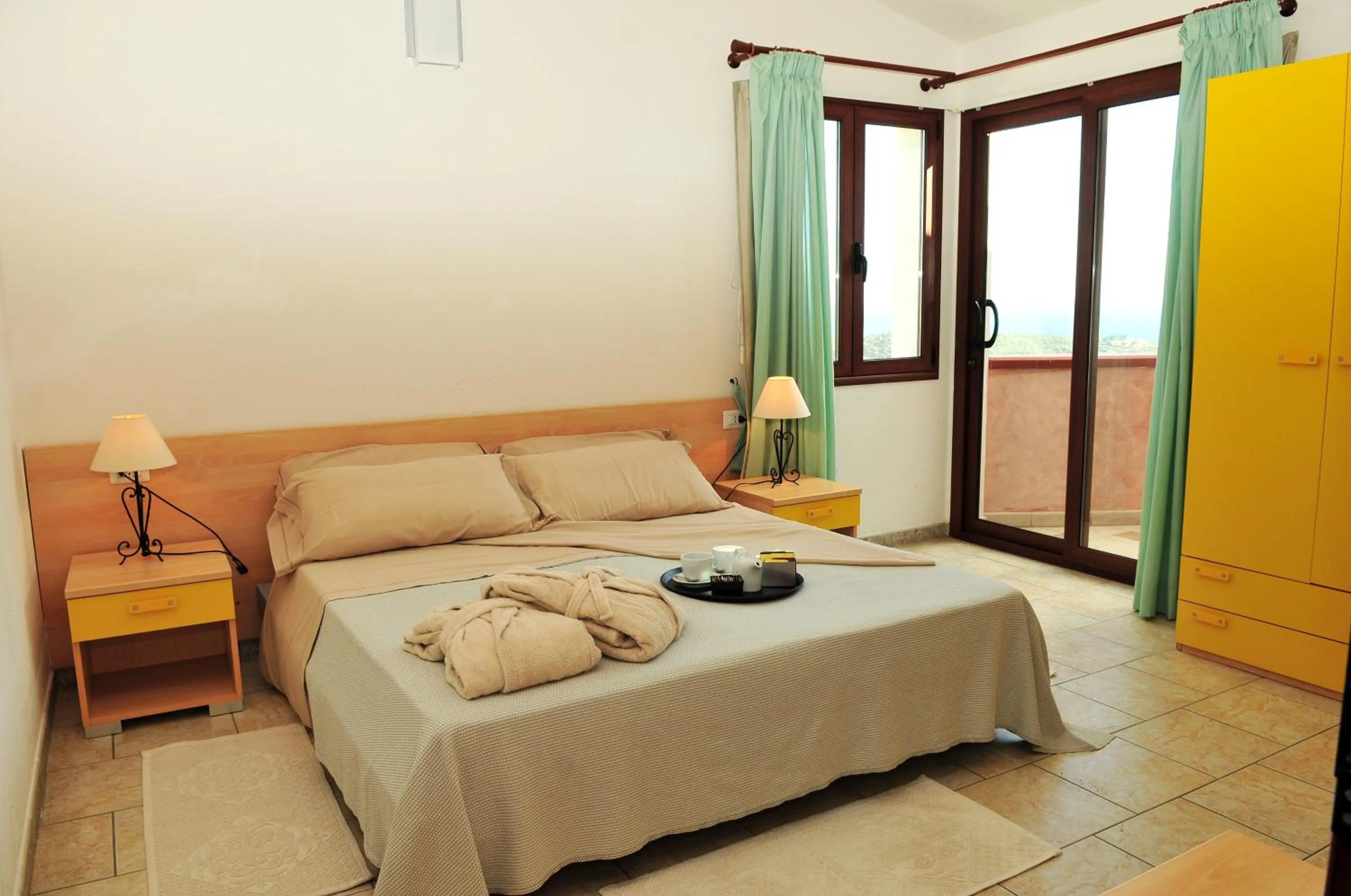 Balcony/Terrace, Bed in Hotel Castello Budoni