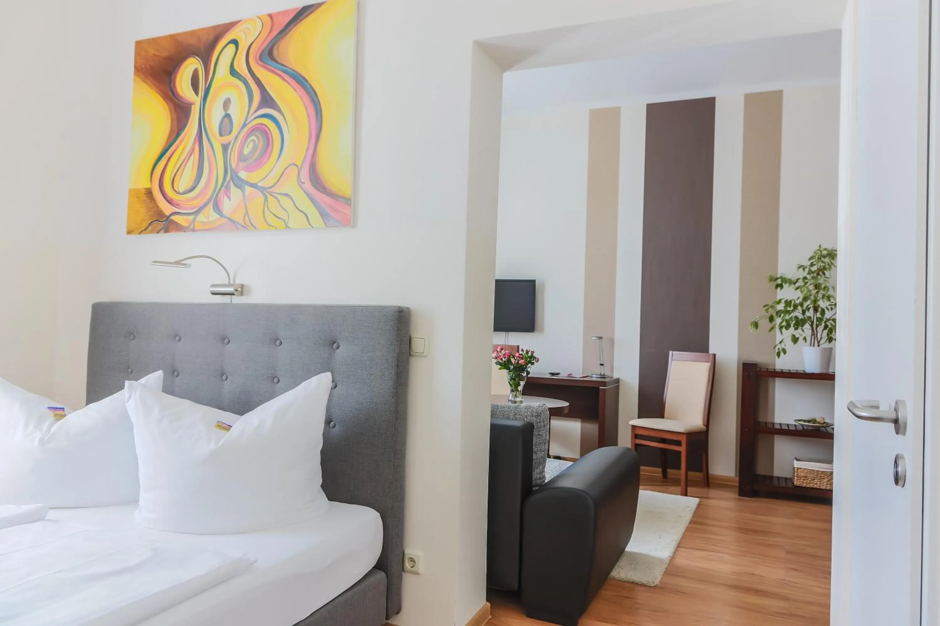 Photo of the whole room, Bed in City Residence Hotel Frankfurt-Oder Bahnhof