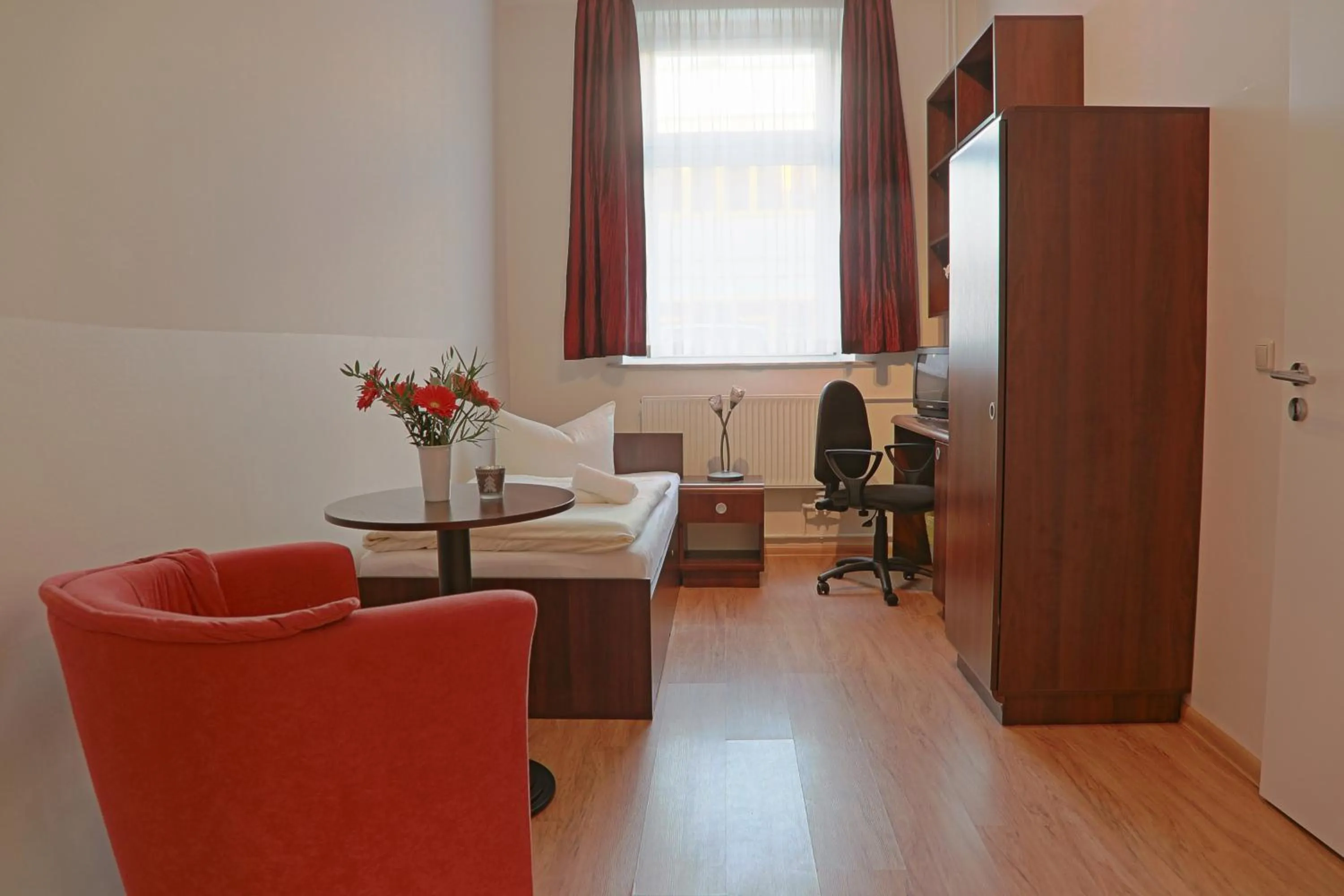 Photo of the whole room in City Residence Hotel Frankfurt-Oder Bahnhof