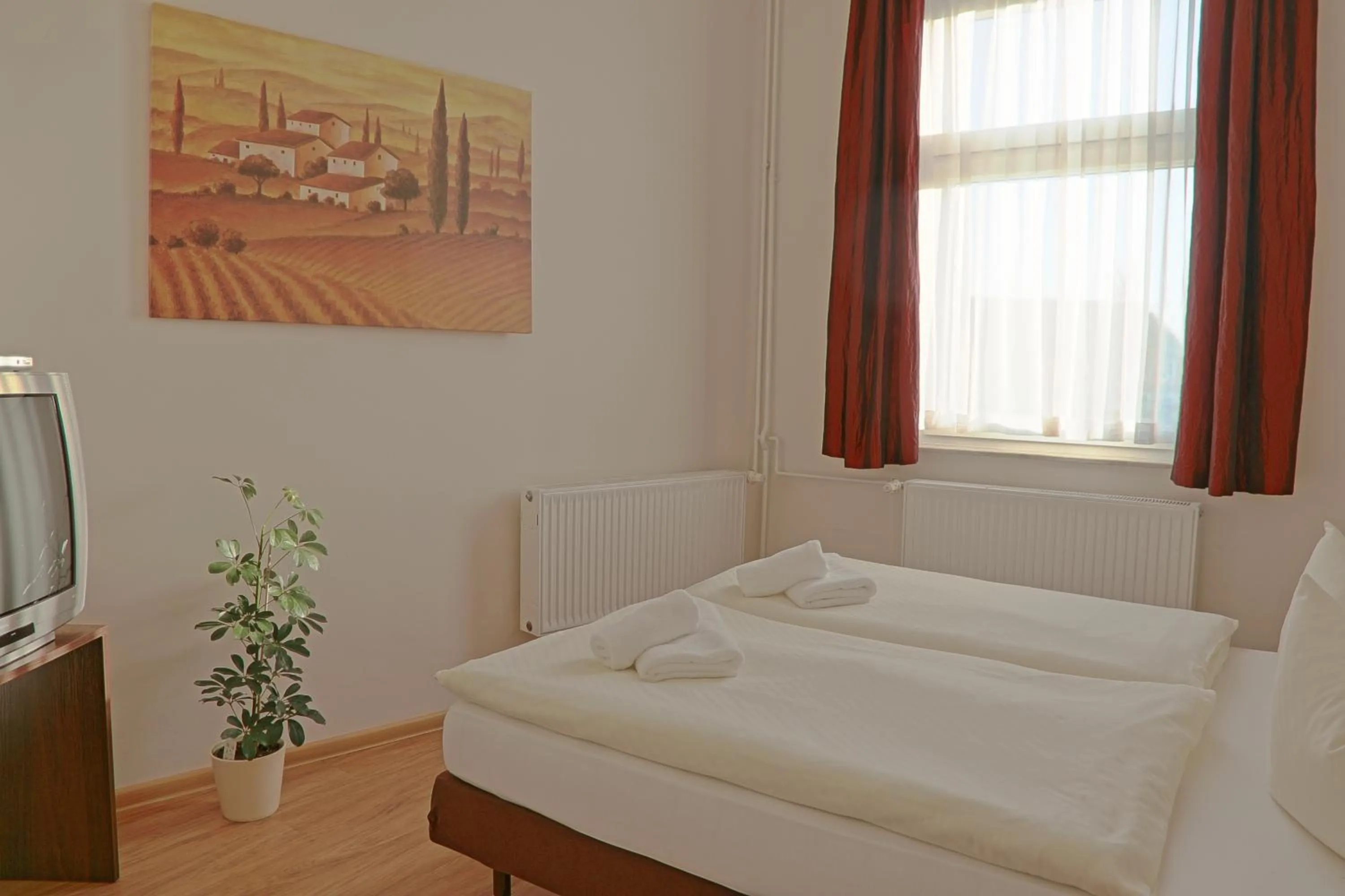 Photo of the whole room, Bed in City Residence Hotel Frankfurt-Oder Bahnhof