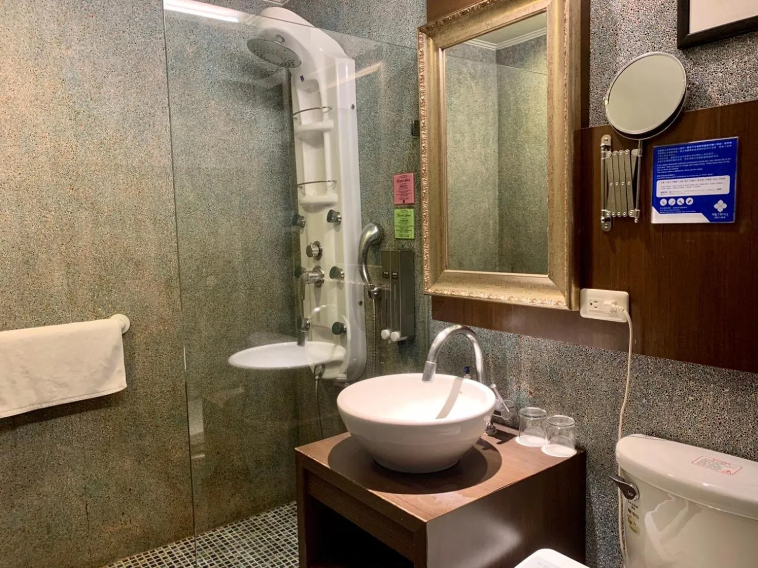 Bathroom in MF Hotel, penghu