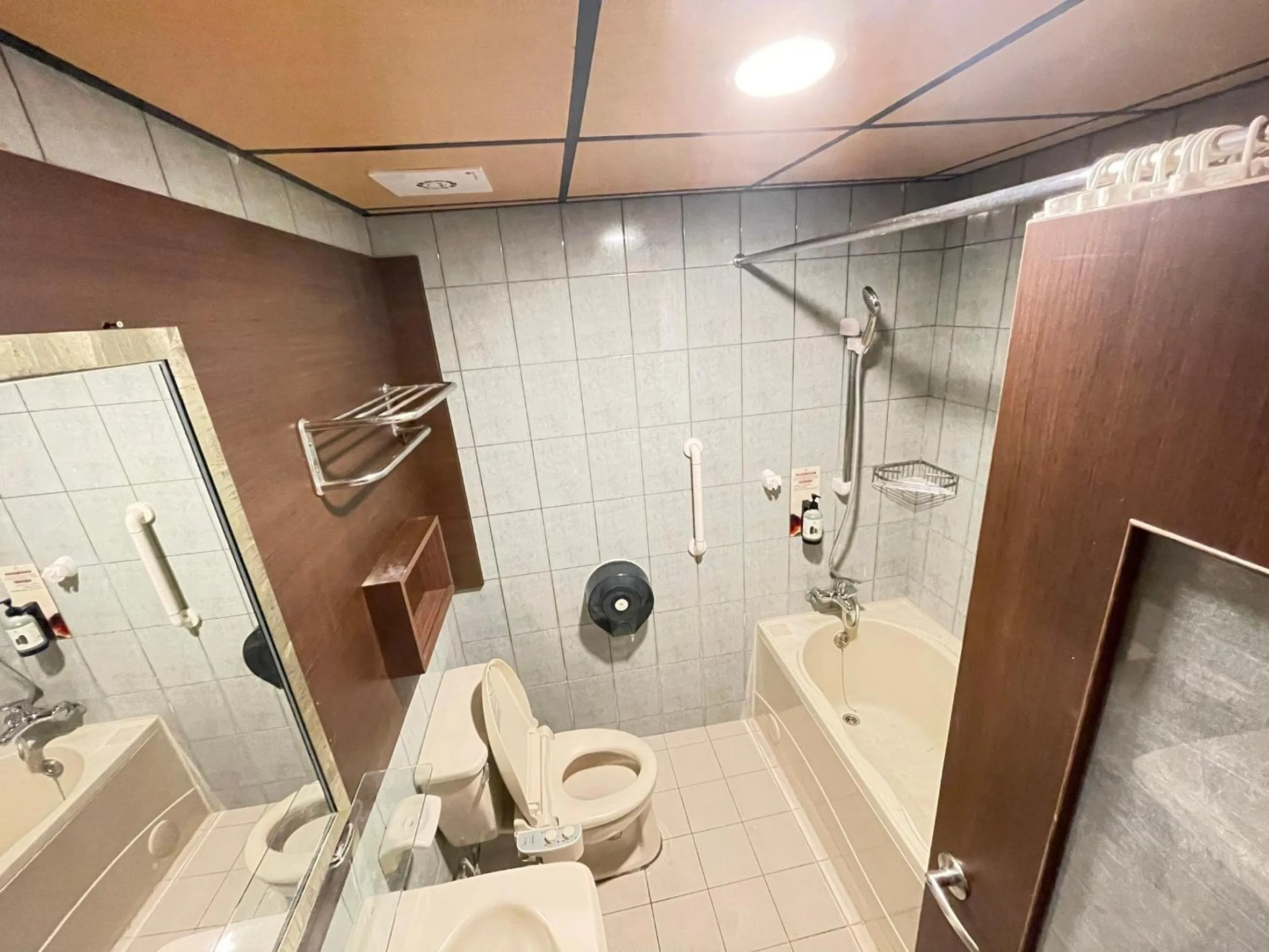 Shower in MF Hotel, penghu