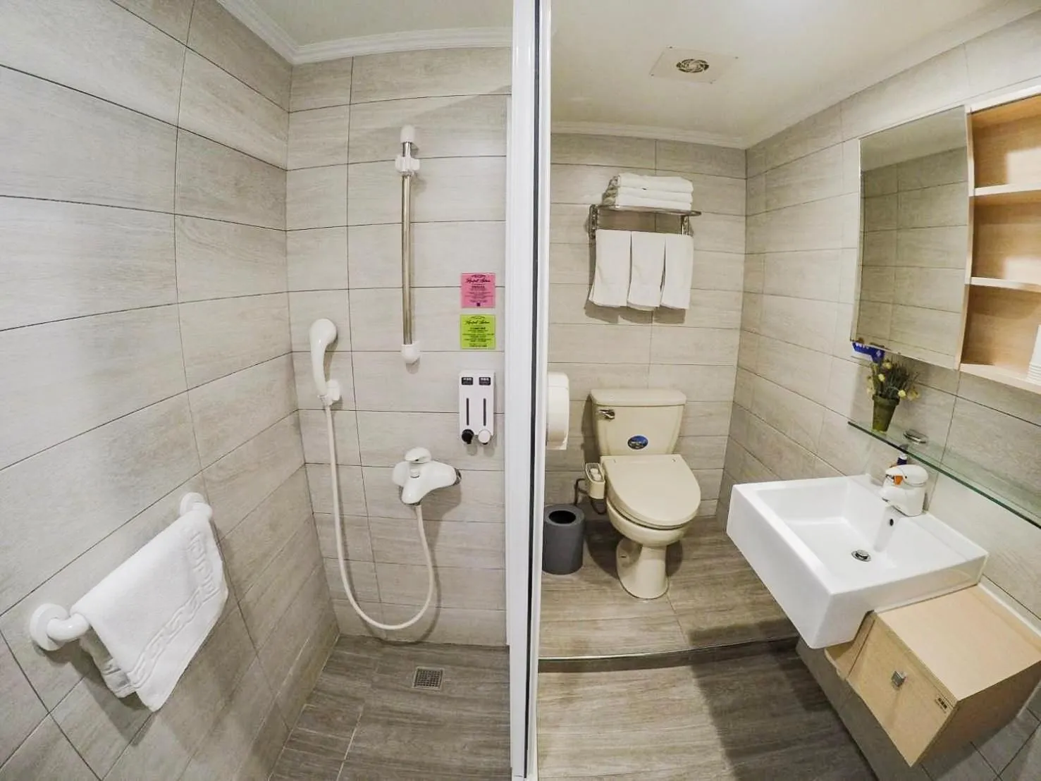 Bathroom in MF Hotel, penghu