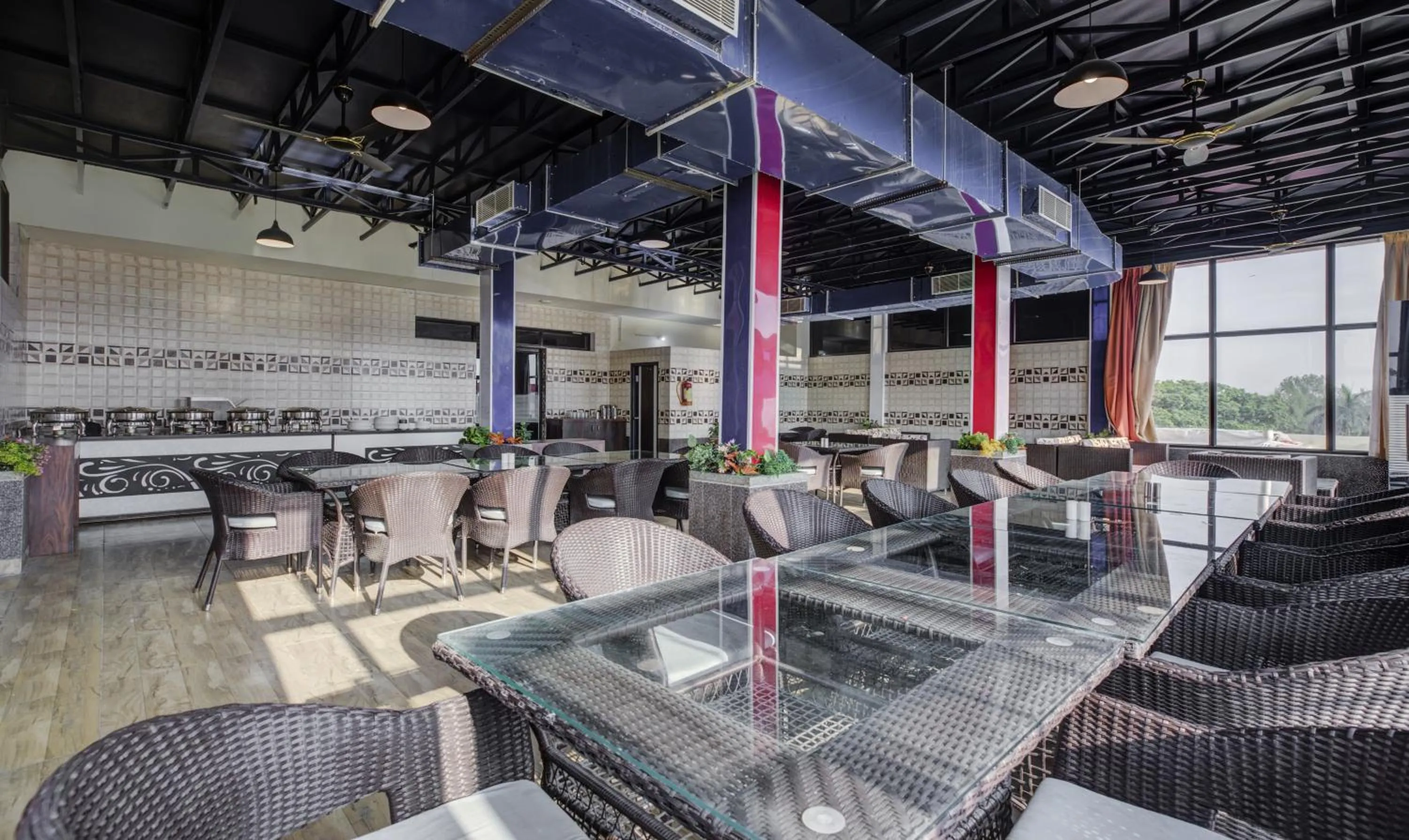 Restaurant/places to eat in Hotel Royal Dezire Udaipur