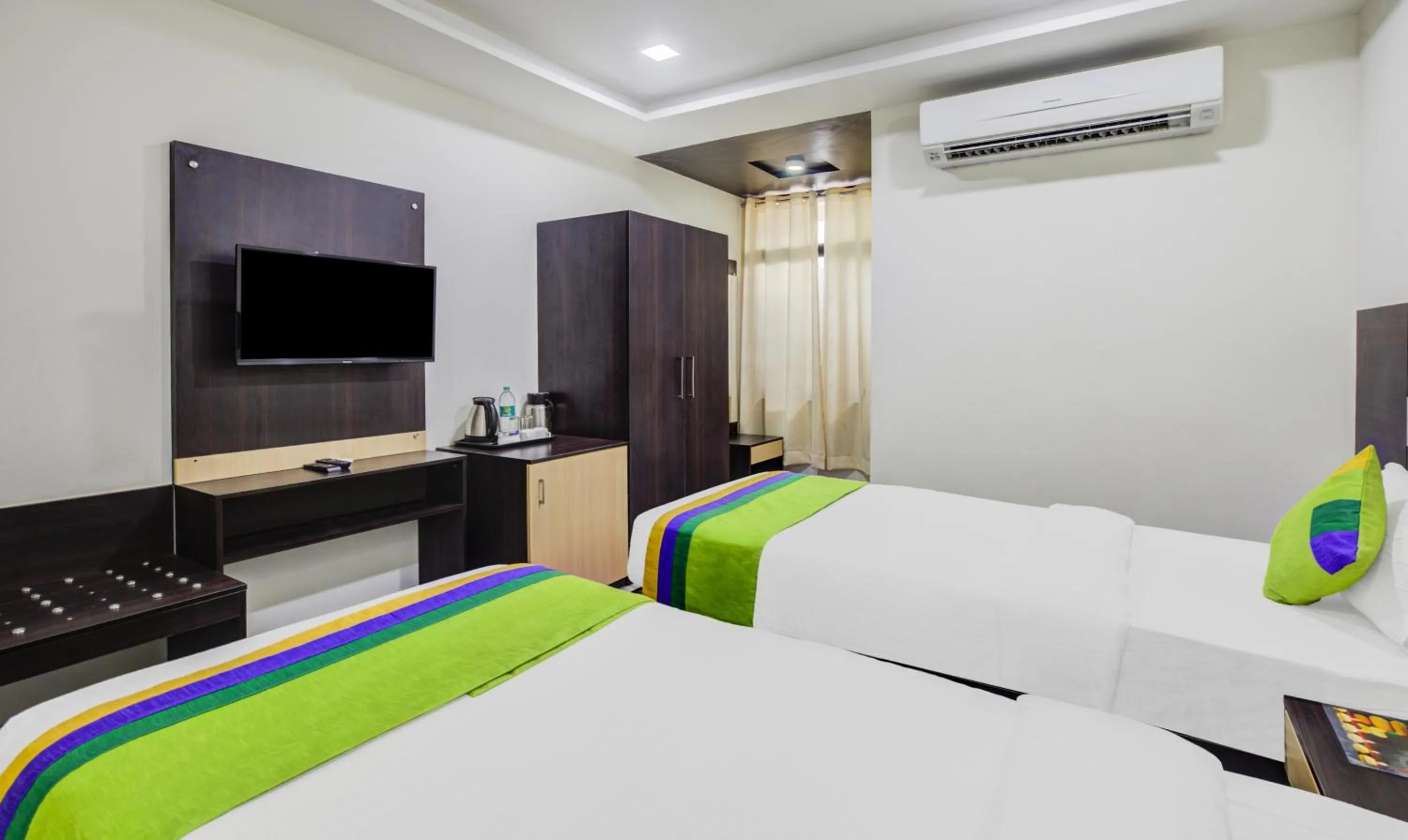 Bed in Hotel Royal Dezire Udaipur