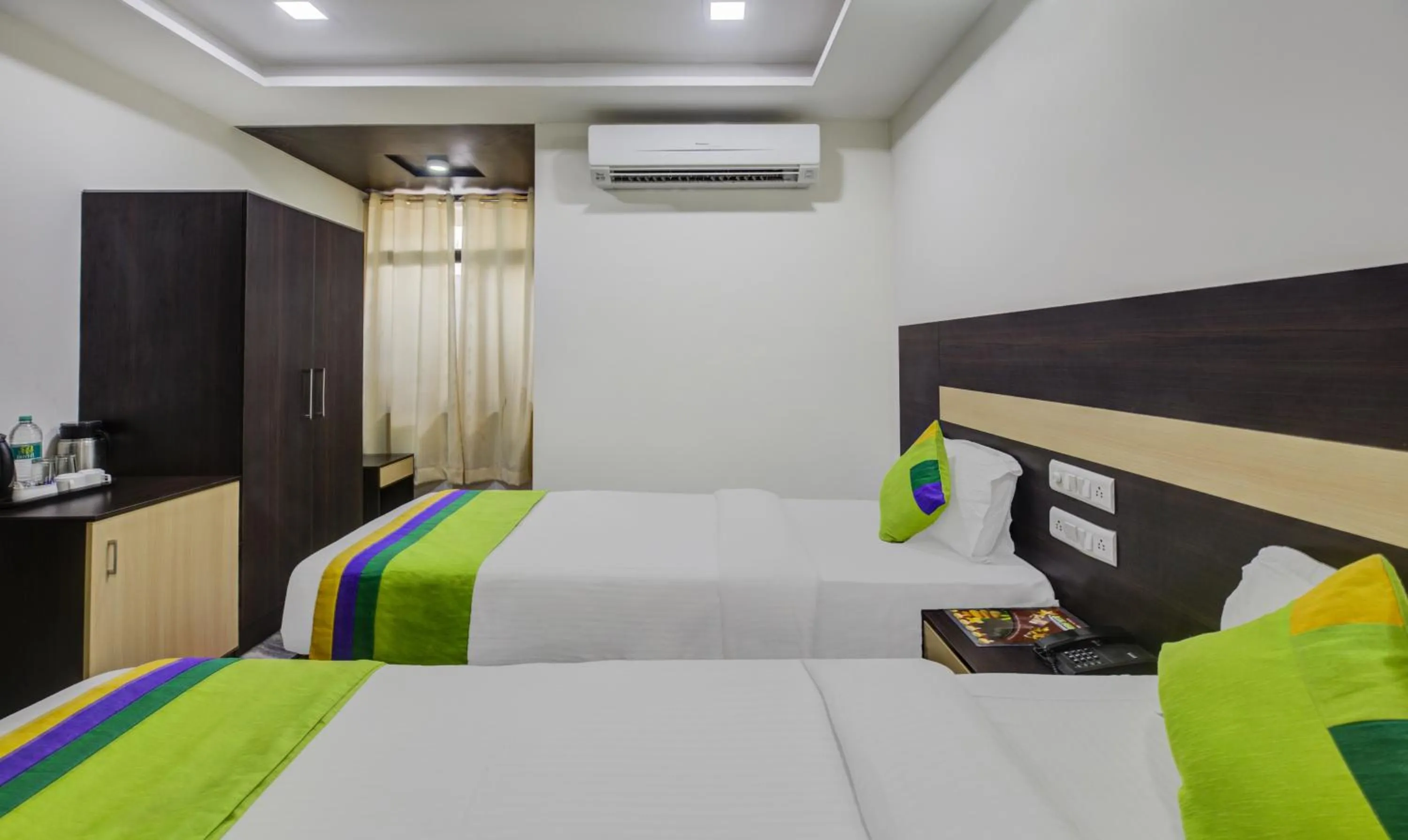 Bed in Hotel Royal Dezire Udaipur