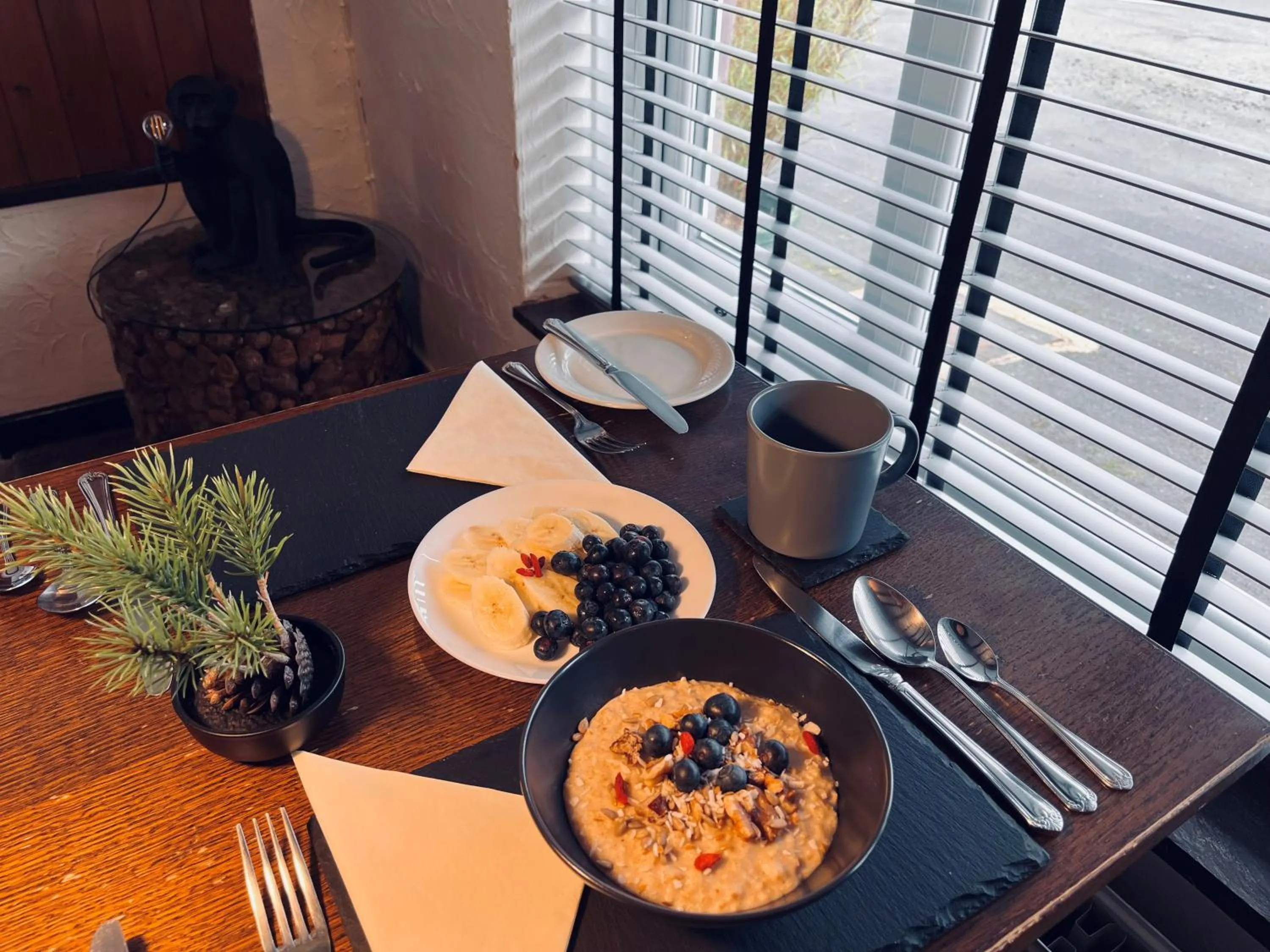 Food and drinks in The Lake View Hotel