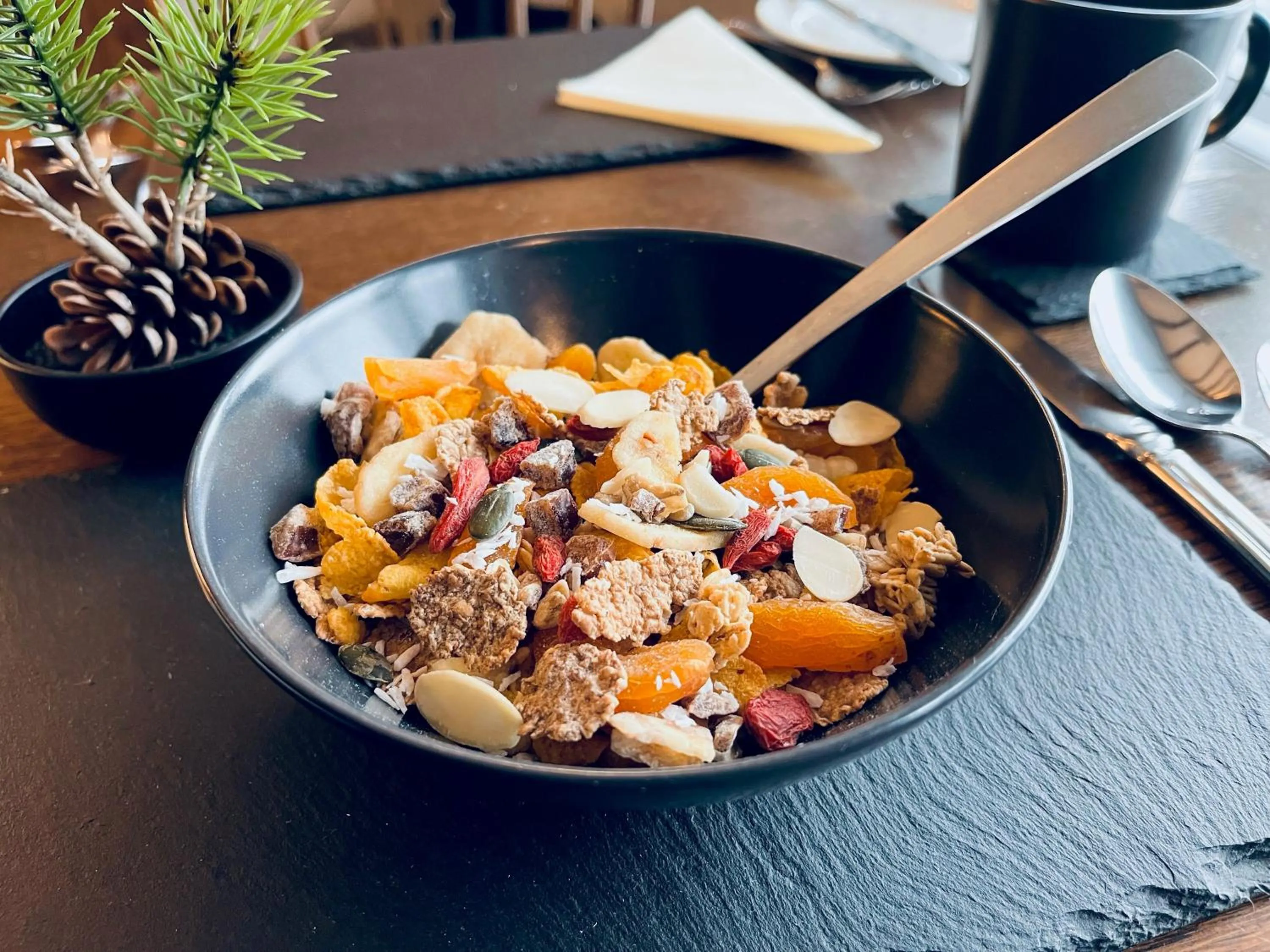 Food and drinks in The Lake View Hotel