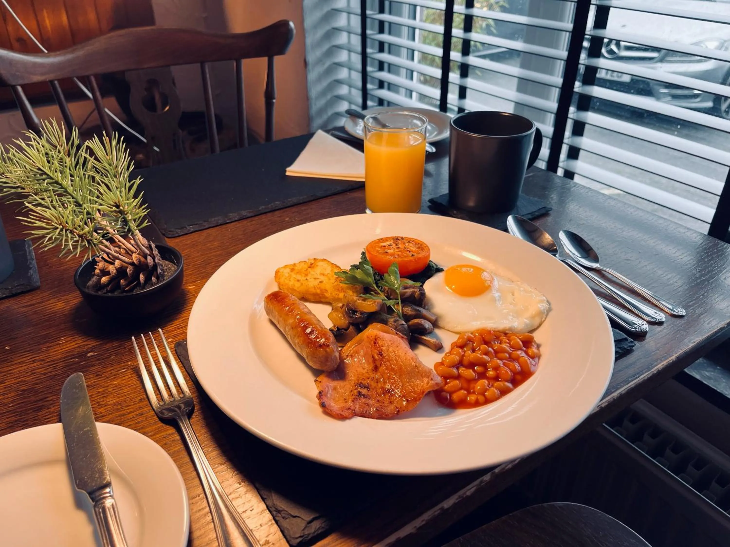 Food and drinks in The Lake View Hotel