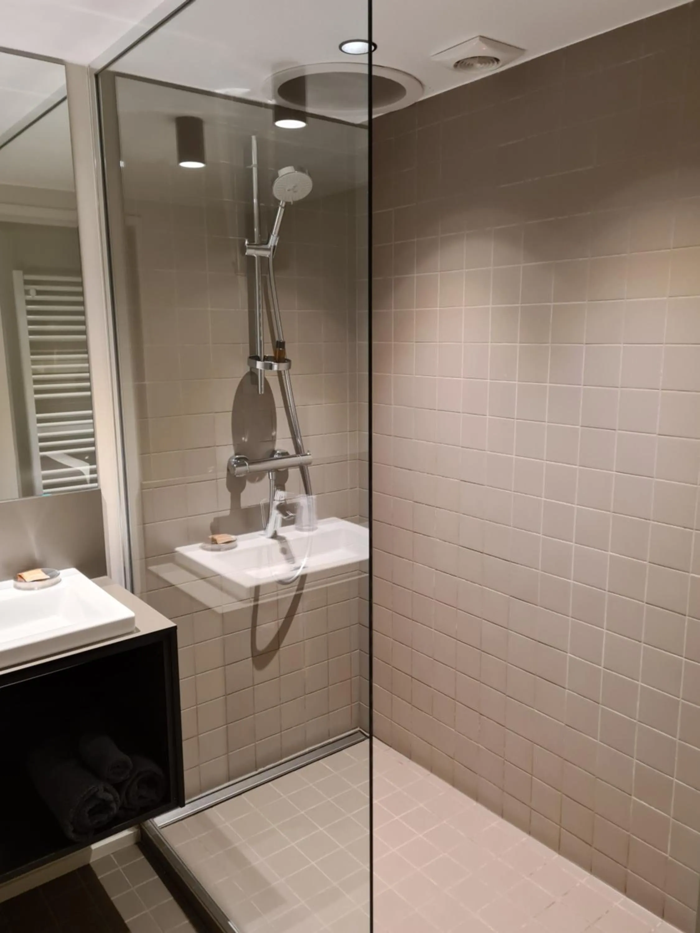 Bathroom in B&B A Côté du Cinquantenaire