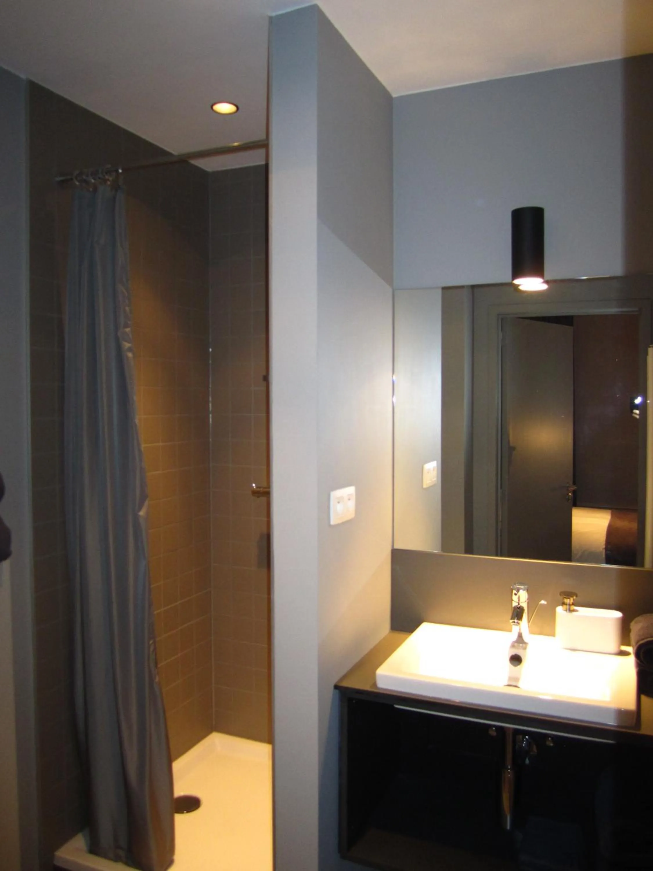 Bathroom in B&B A Côté du Cinquantenaire
