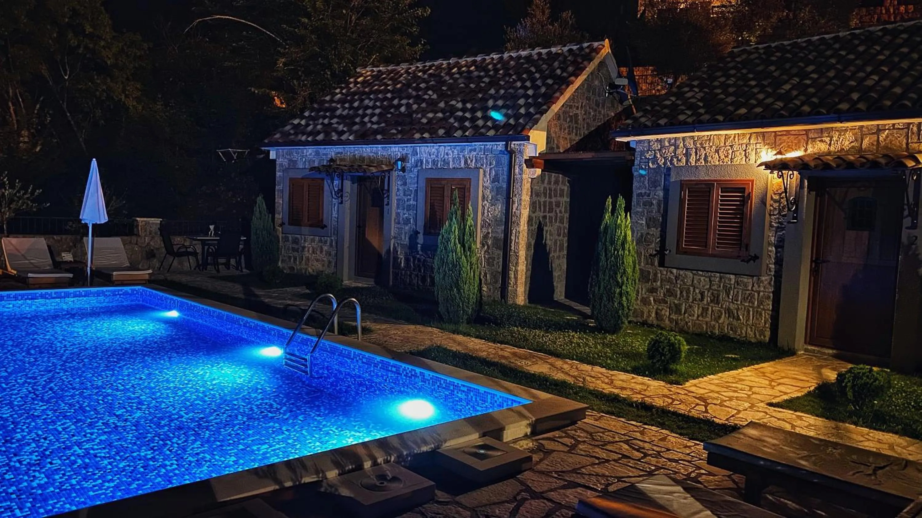 Night in Eco Villas Merak