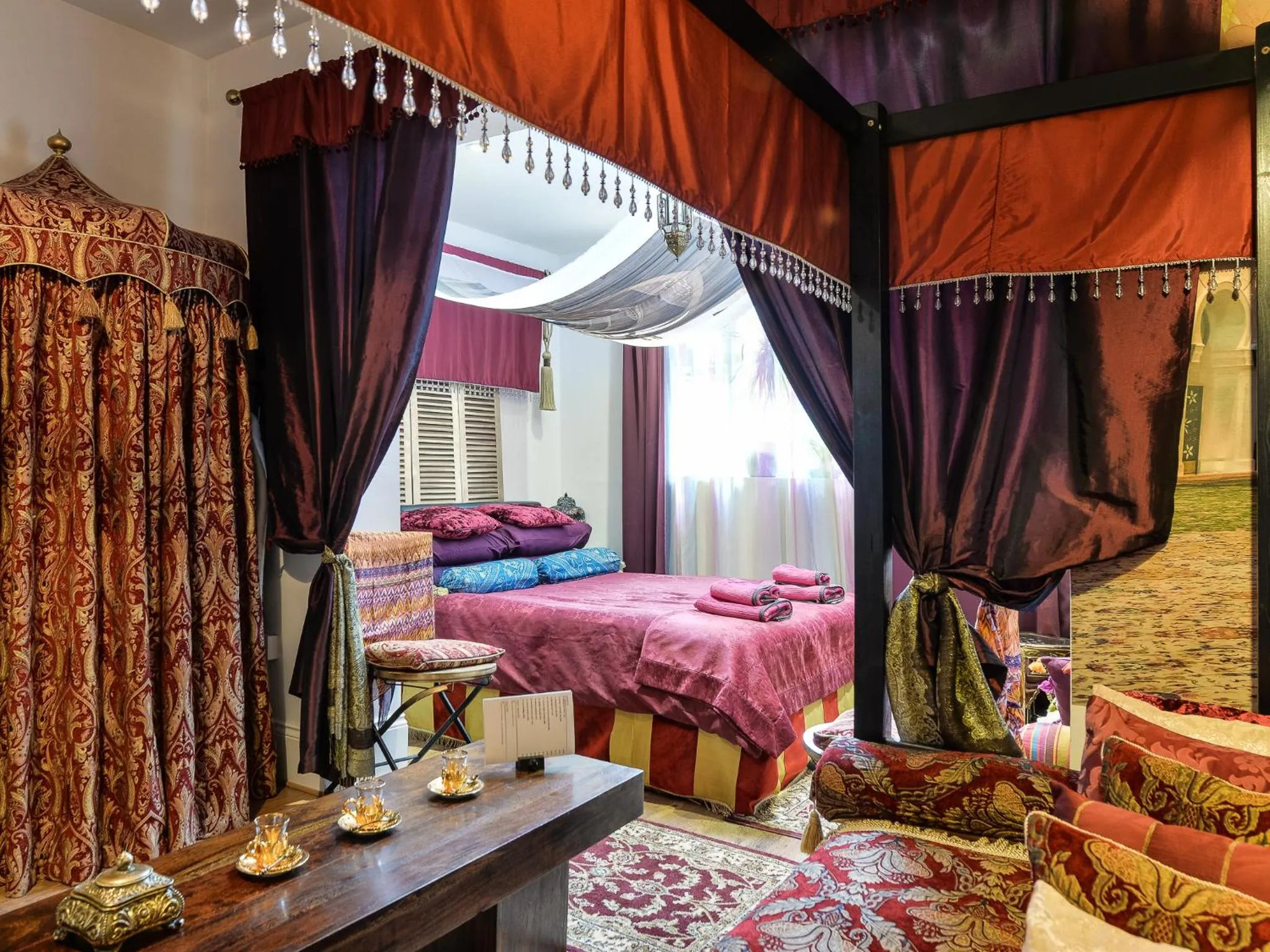 Decorative detail, Bed in Mama’s Inn Boutique Guest House