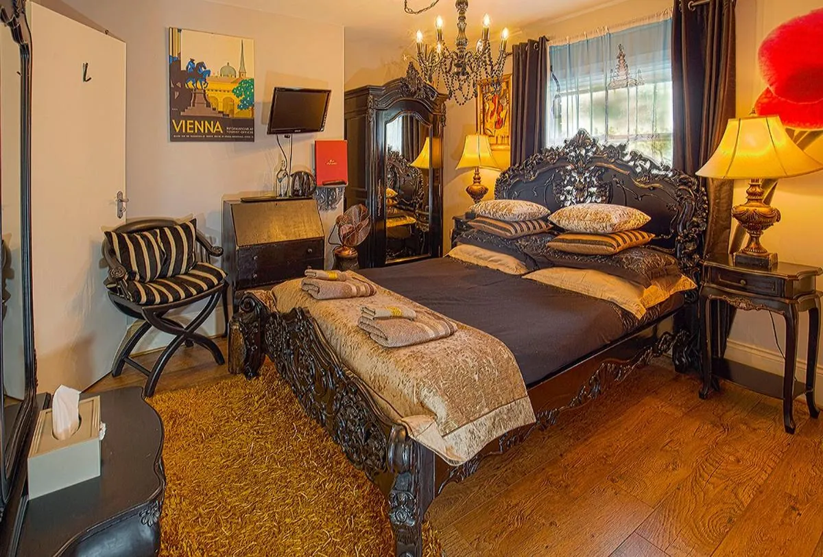 Bed in Mama’s Inn Boutique Guest House