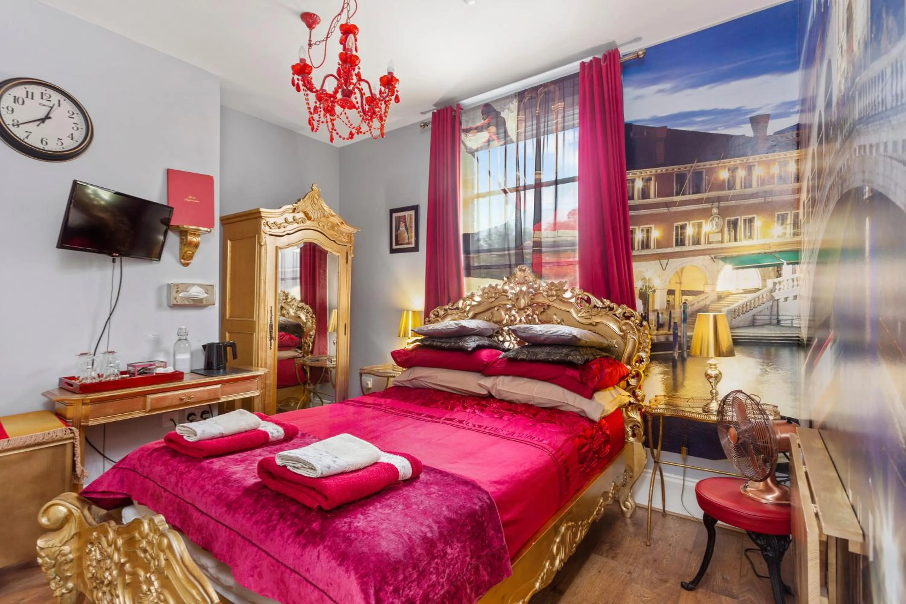 Food and drinks, Bed in Mama’s Inn Boutique Guest House