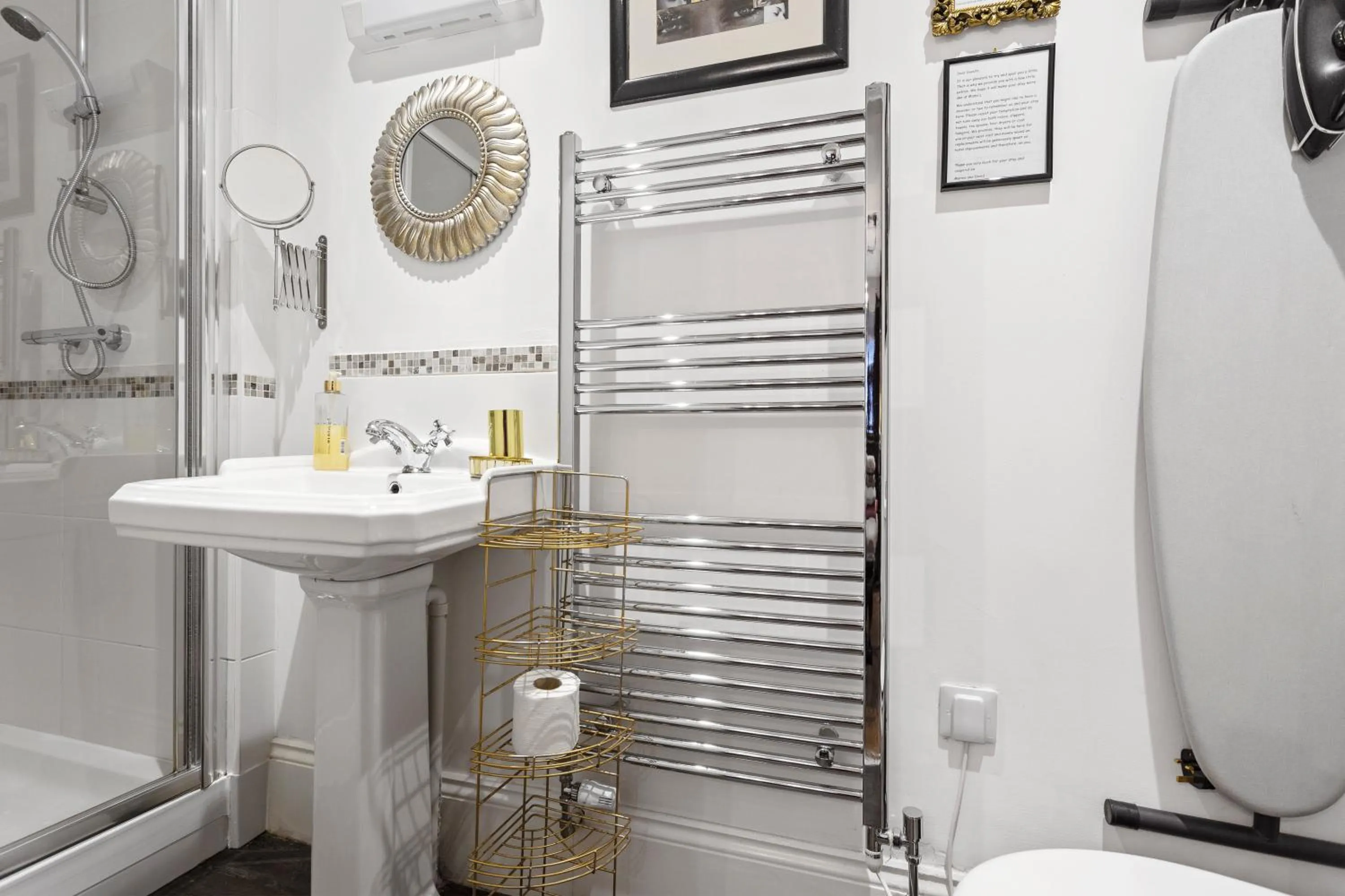 Bathroom in Mama’s Inn Boutique Guest House