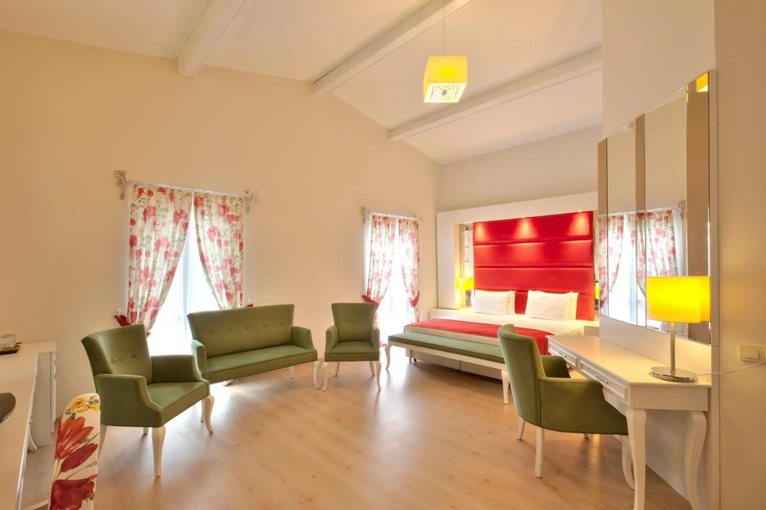 King Suite with Spa Bath in Baga Hotel King Suite with Spa Bath in Baga Hotel