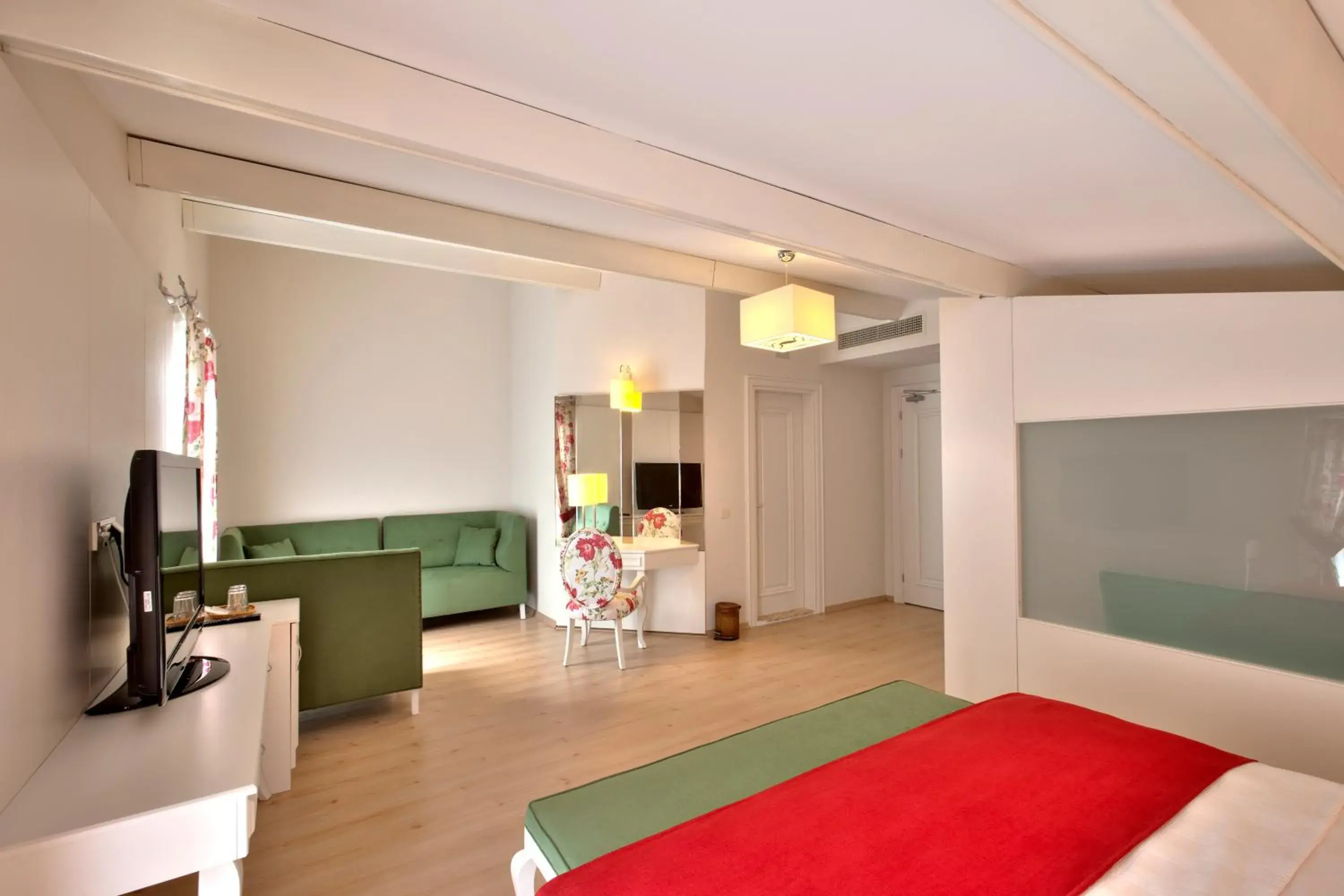 Queen Suite with Spa Bath in Baga Hotel Queen Suite with Spa Bath in Baga Hotel