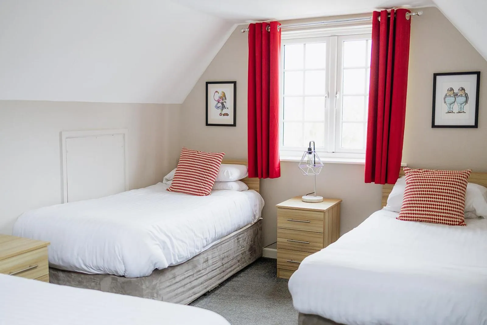 Bedroom, Bed in Red Mullions Guest House