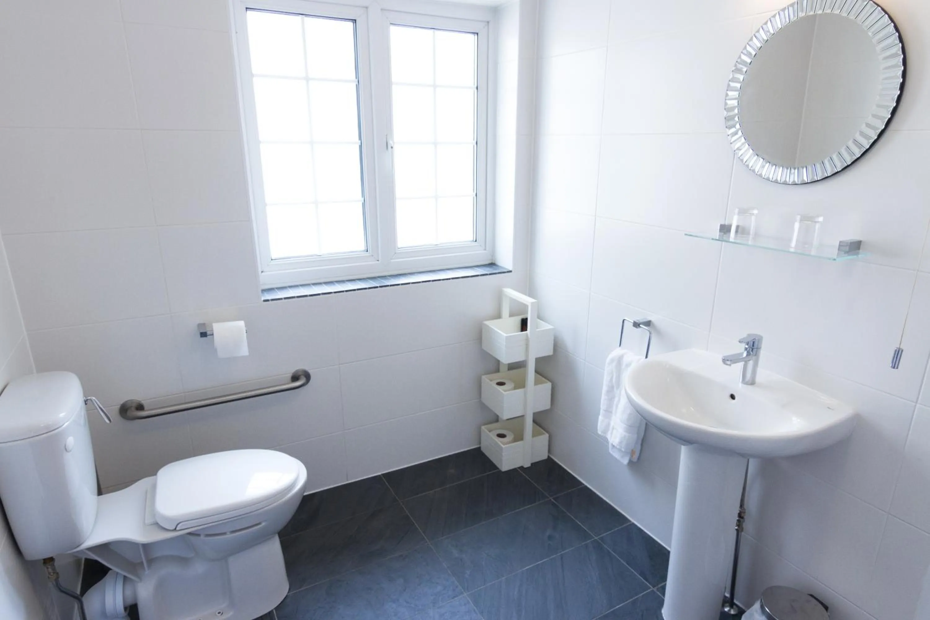 Bathroom in Red Mullions Guest House