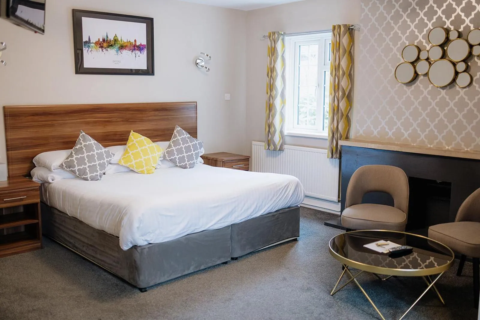 Bedroom, Bed in Red Mullions Guest House