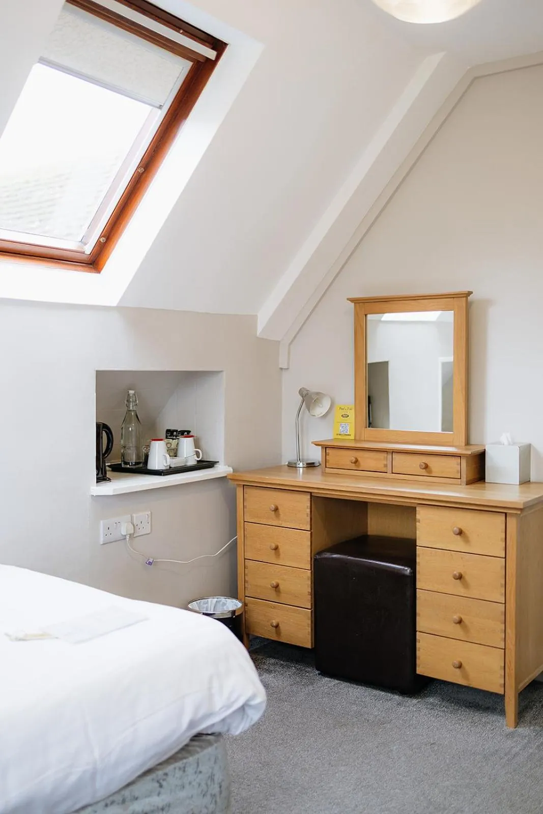 Bedroom, Bed in Red Mullions Guest House